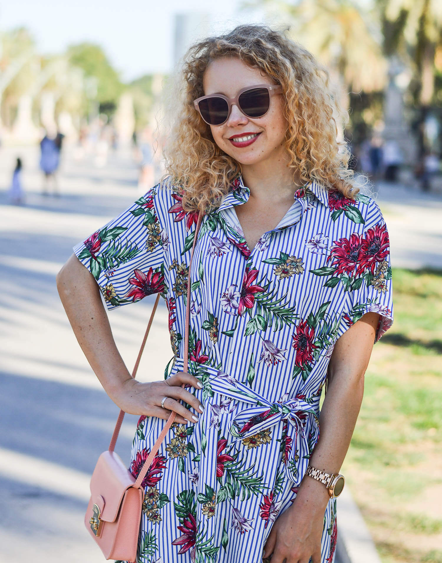 Outfit-Zara-Blouse-Dress-Furla-Bag-and-Adiletten-in-Barcelona-kationette-fashionblogger-travelblogger-honeymoon-2017