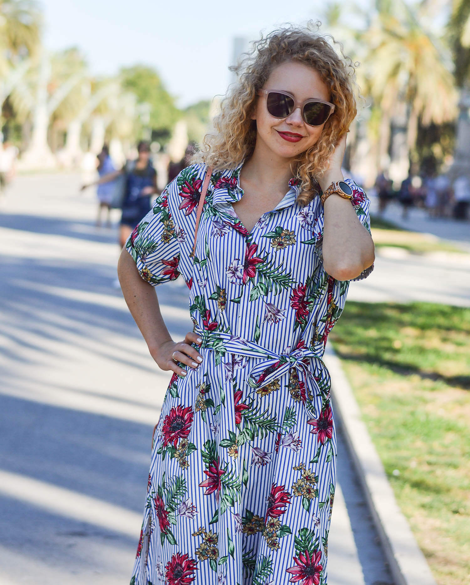 Outfit-Zara-Blouse-Dress-Furla-Bag-and-Adiletten-in-Barcelona-kationette-fashionblogger-travelblogger-honeymoon-2017