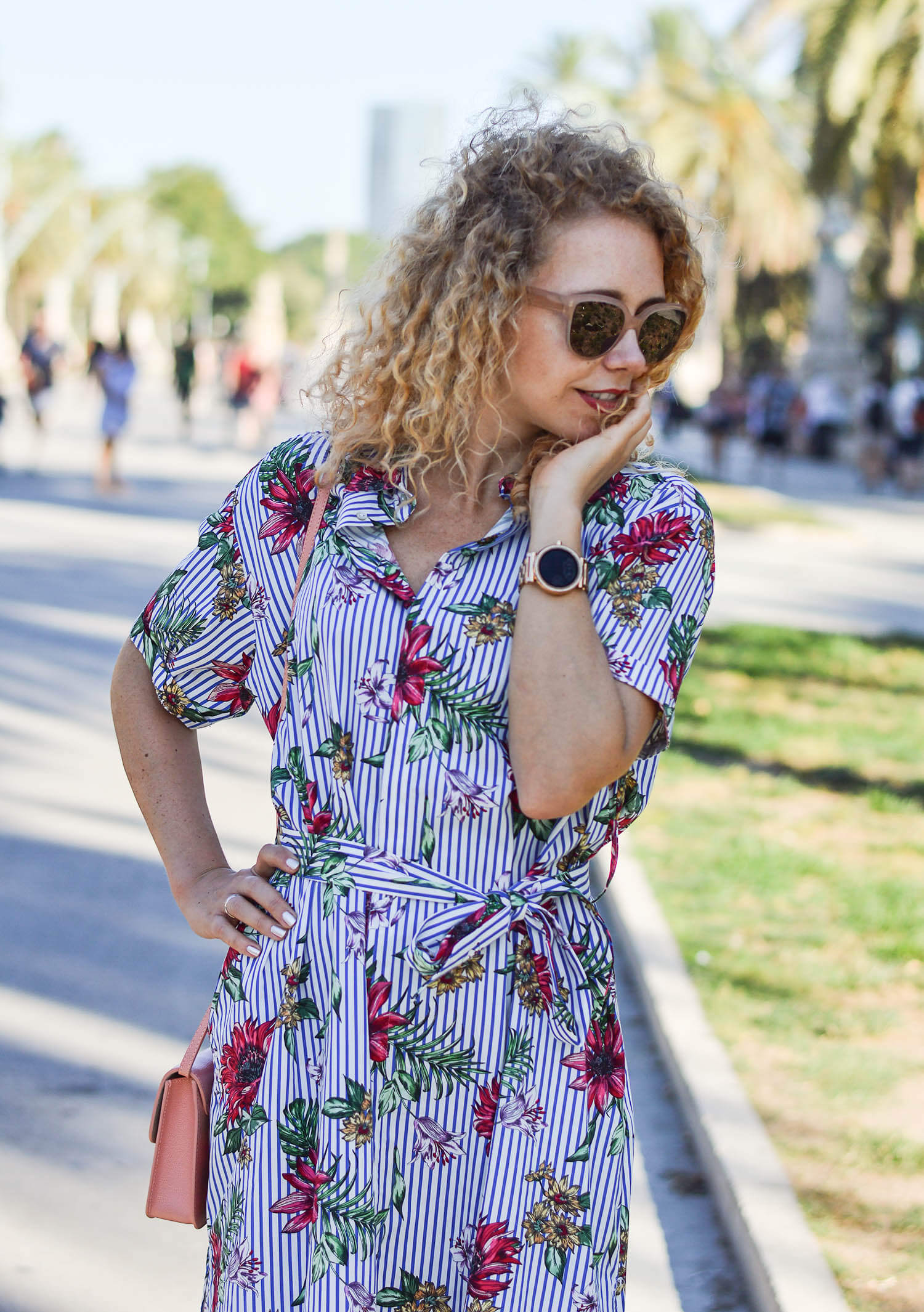 Outfit-Zara-Blouse-Dress-Furla-Bag-and-Adiletten-in-Barcelona-kationette-fashionblogger-travelblogger-honeymoon-2017