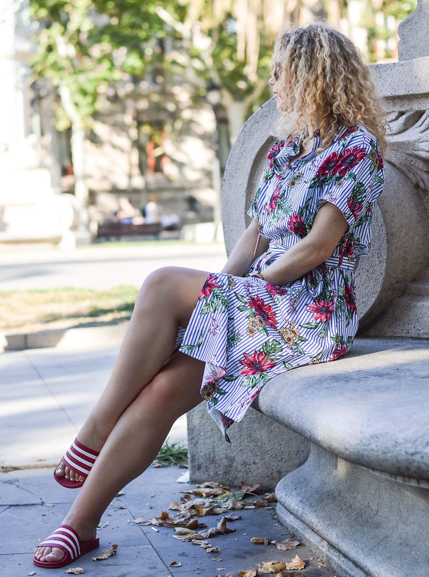 Outfit-Zara-Blouse-Dress-Furla-Bag-and-Adiletten-in-Barcelona-kationette-fashionblogger-travelblogger-honeymoon-2017