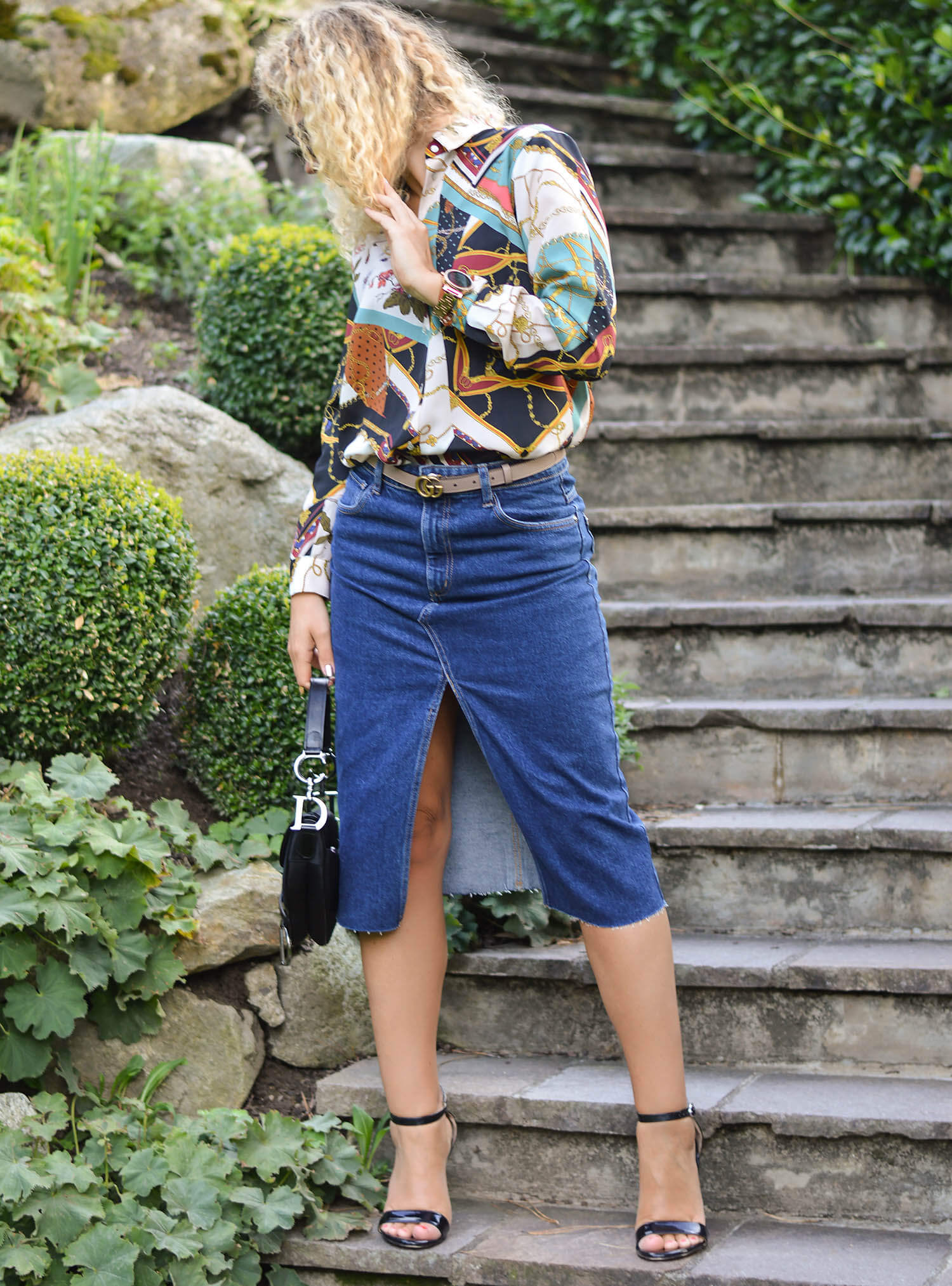 Outfit-Denim-Pencil-Skirt-Chain-Print-Blouse-and-Life-Update-kationette