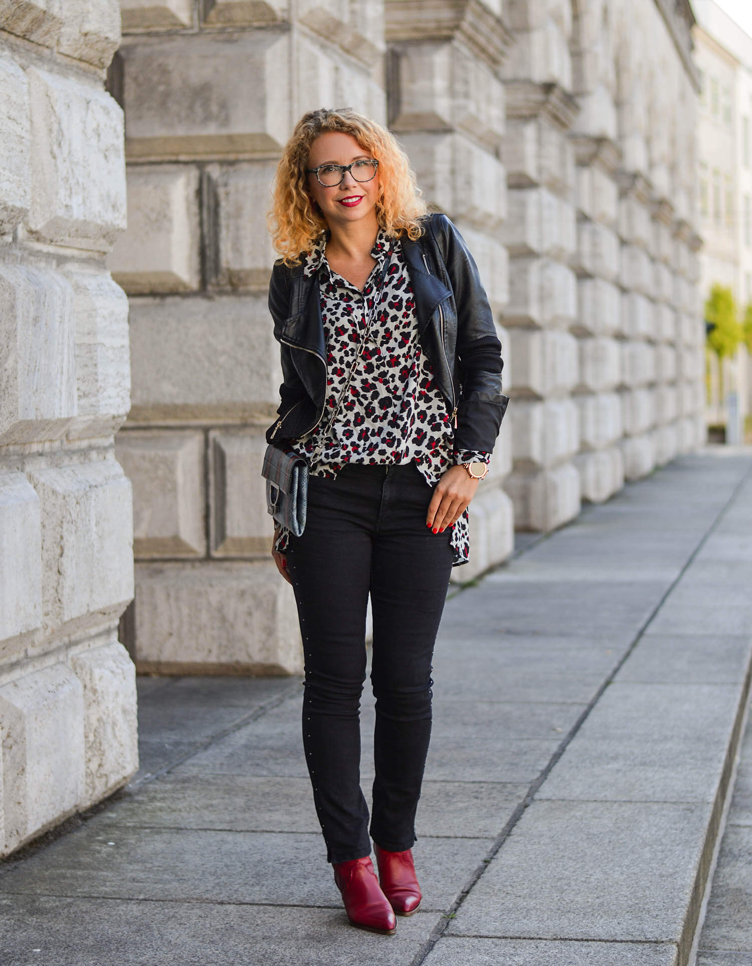 Animal-Print-Studded-Denim-Leather-Jacket-Cowboy-Boots-Fall-Outfit-kationette-fashionblogger-germany