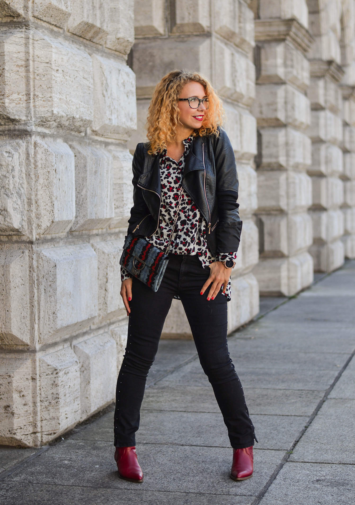 Animal-Print-Studded-Denim-Leather-Jacket-Cowboy-Boots-Fall-Outfit-kationette-fashionblogger-germany