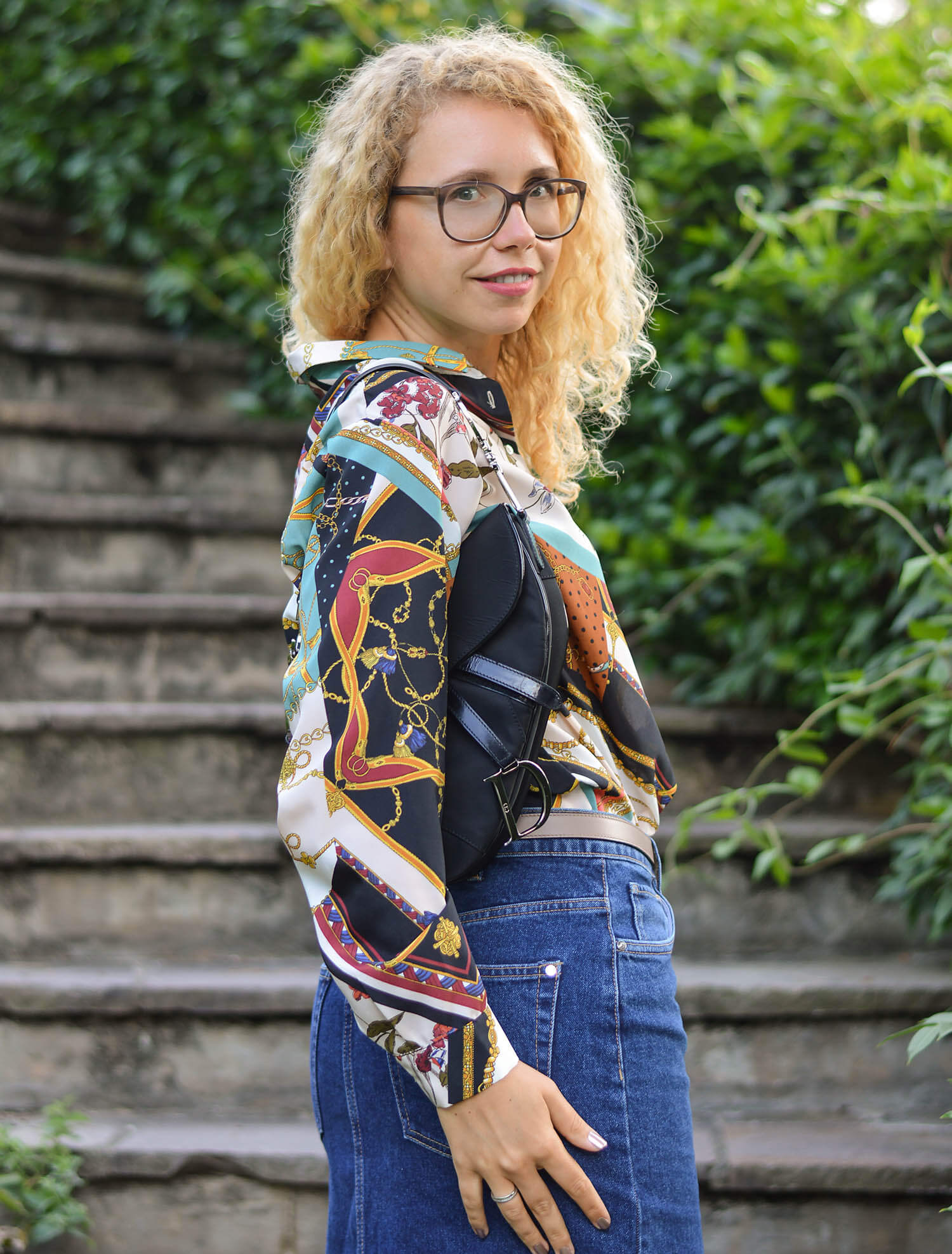 Outfit-Denim-Pencil-Skirt-Chain-Print-Blouse-and-Life-Update-kationette