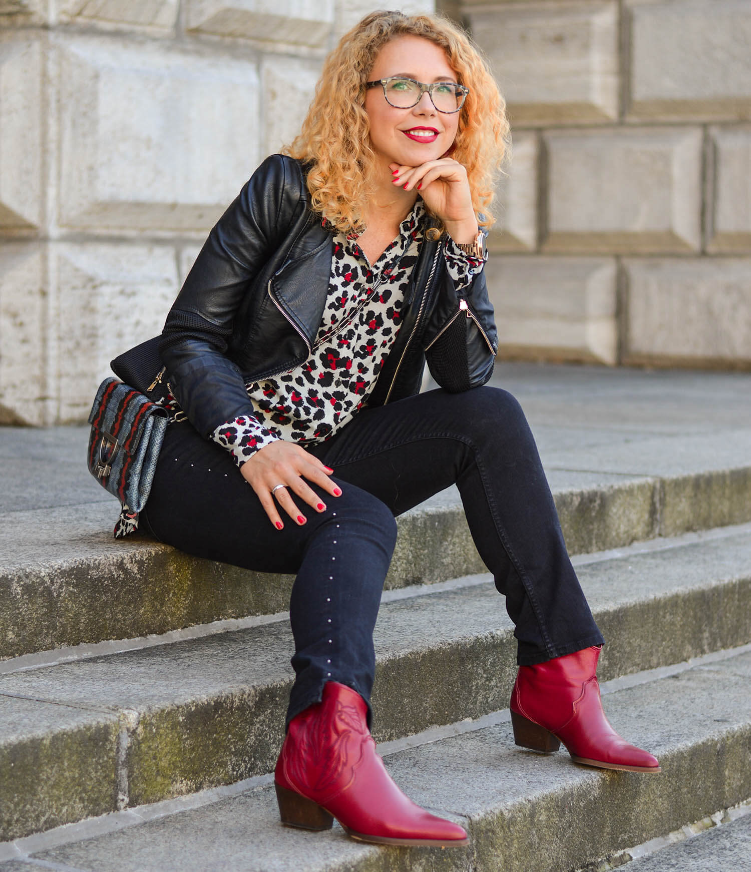 Animal-Print-Studded-Denim-Leather-Jacket-Cowboy-Boots-Fall-Outfit-kationette-fashionblogger-germany