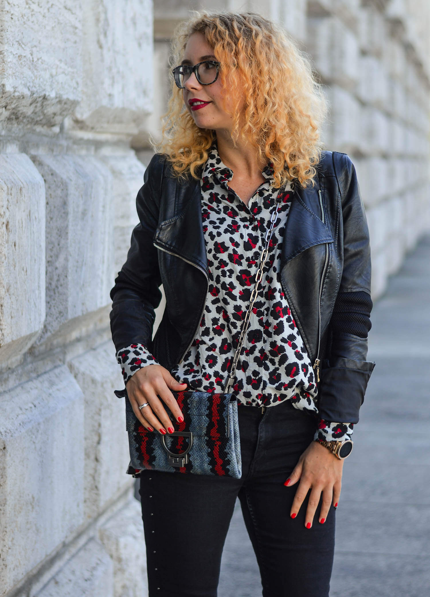 Animal-Print-Studded-Denim-Leather-Jacket-Cowboy-Boots-Fall-Outfit-kationette-fashionblogger-germany