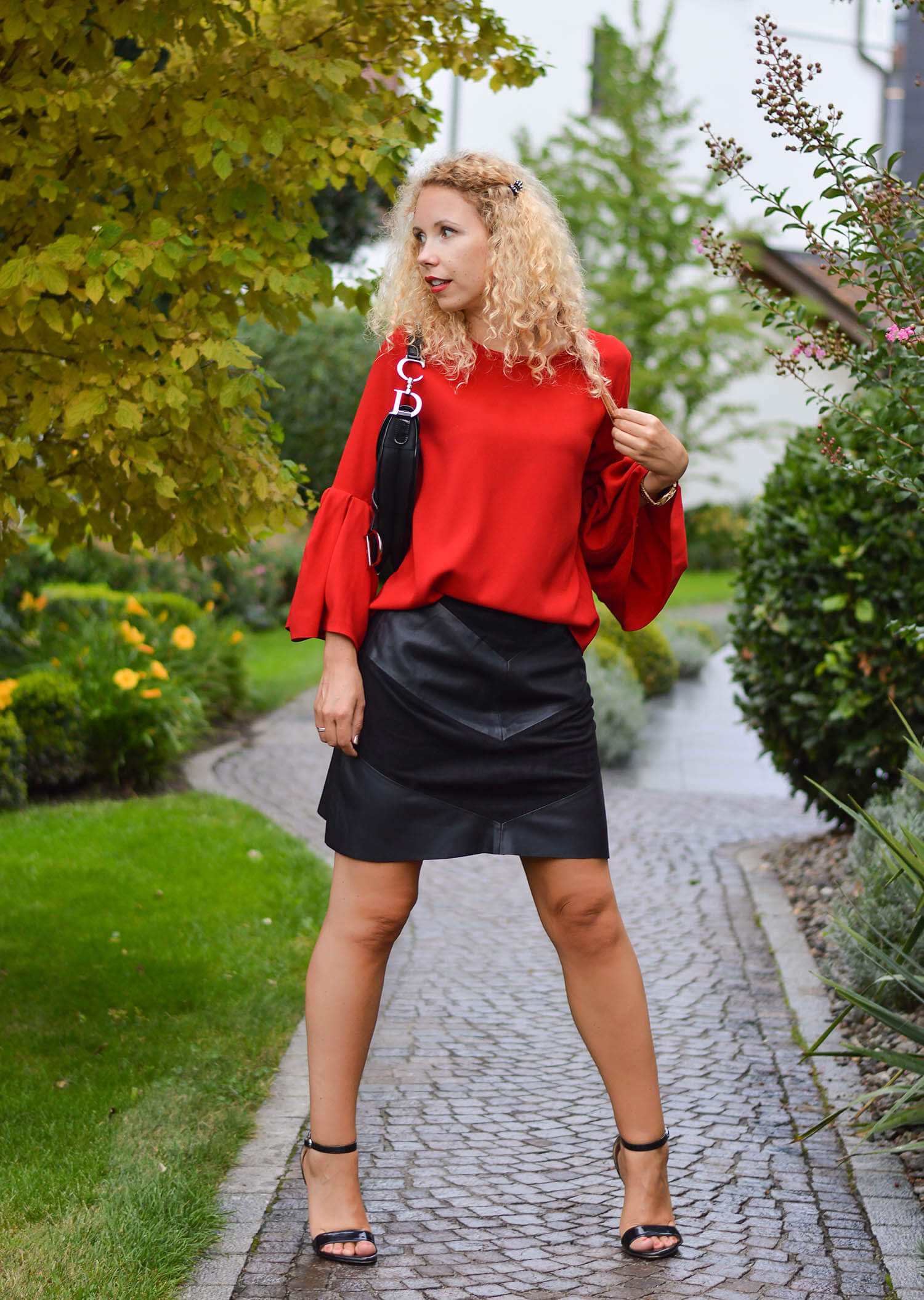 Outfit-Leather-Skirt-Trumpet-Sleeve-Top-Dior-Saddle-and-High-Heels-kationette-fashionblogger-germany