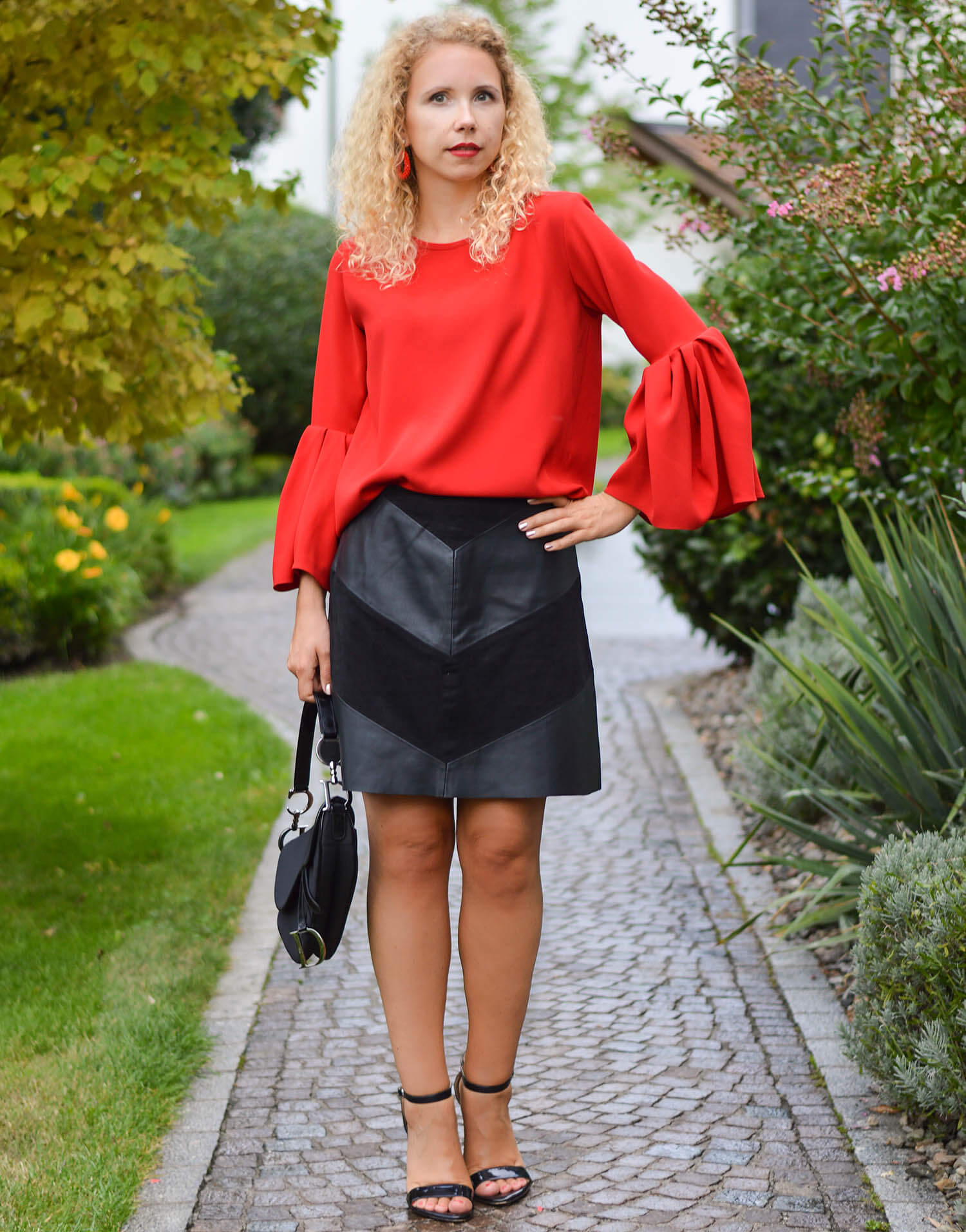 Outfit-Leather-Skirt-Trumpet-Sleeve-Top-Dior-Saddle-and-High-Heels-kationette-fashionblogger-germany