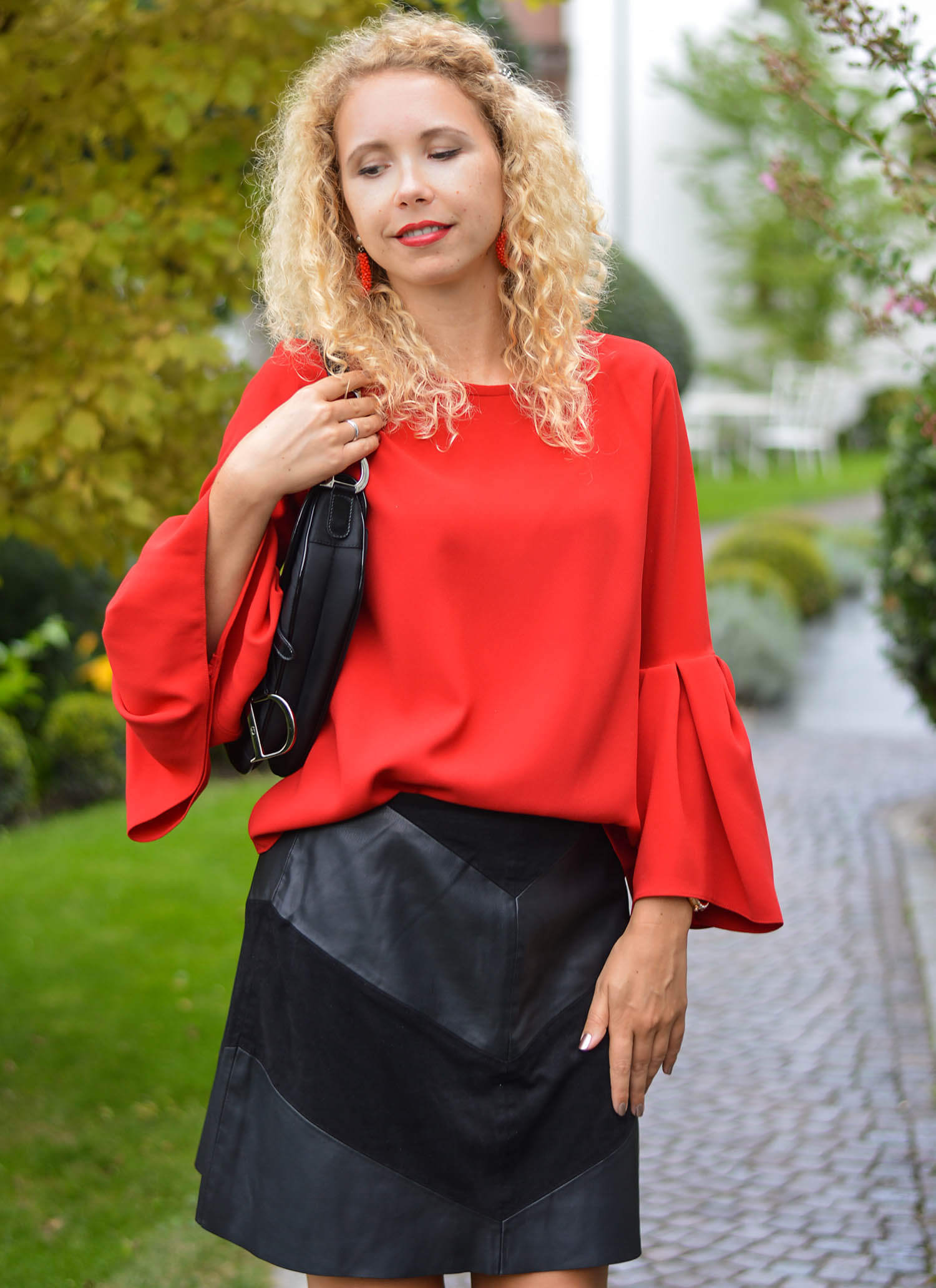 Outfit-Leather-Skirt-Trumpet-Sleeve-Top-Dior-Saddle-and-High-Heels-kationette-fashionblogger-germany