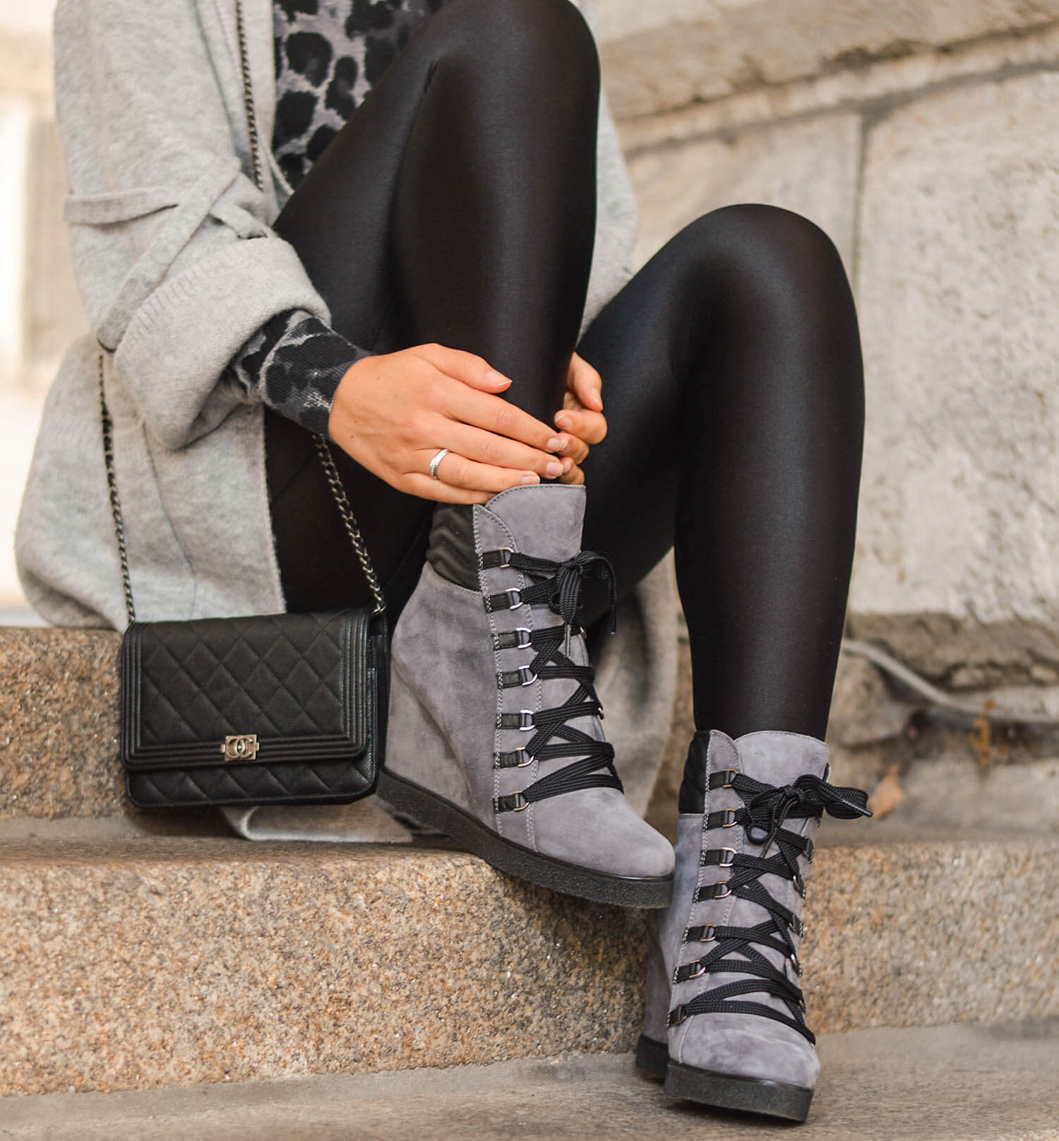 Knit-Love-Leo-Print-Shiny-Tights-Hiker-Boots-Kationette-Fashionblogger-Germany-Outfit-Post