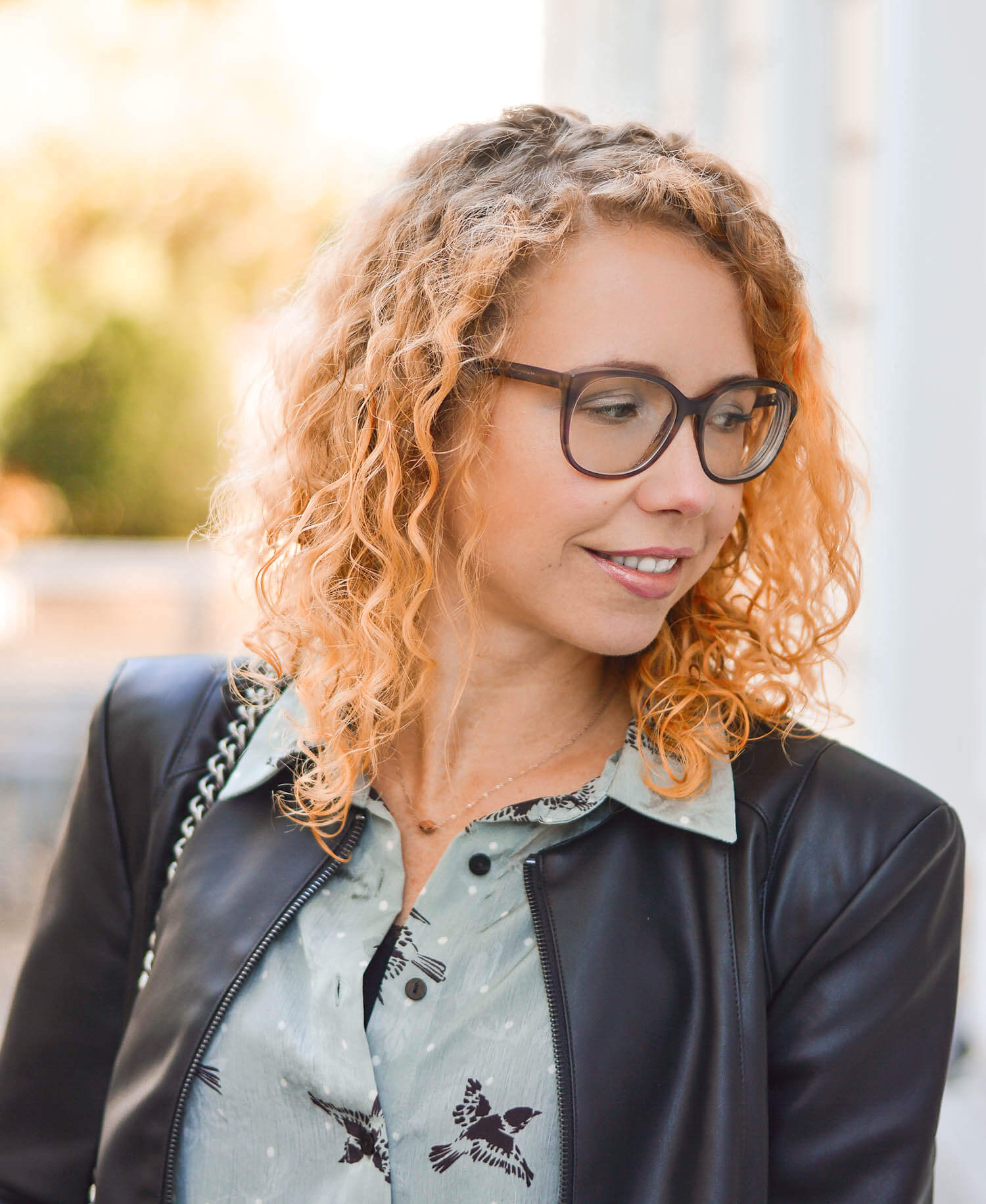 Leather-Jacket-Weather-Zara-Blouse-Rivet-Denim-Fall-Outfit-kationette-fashionblogger-germany