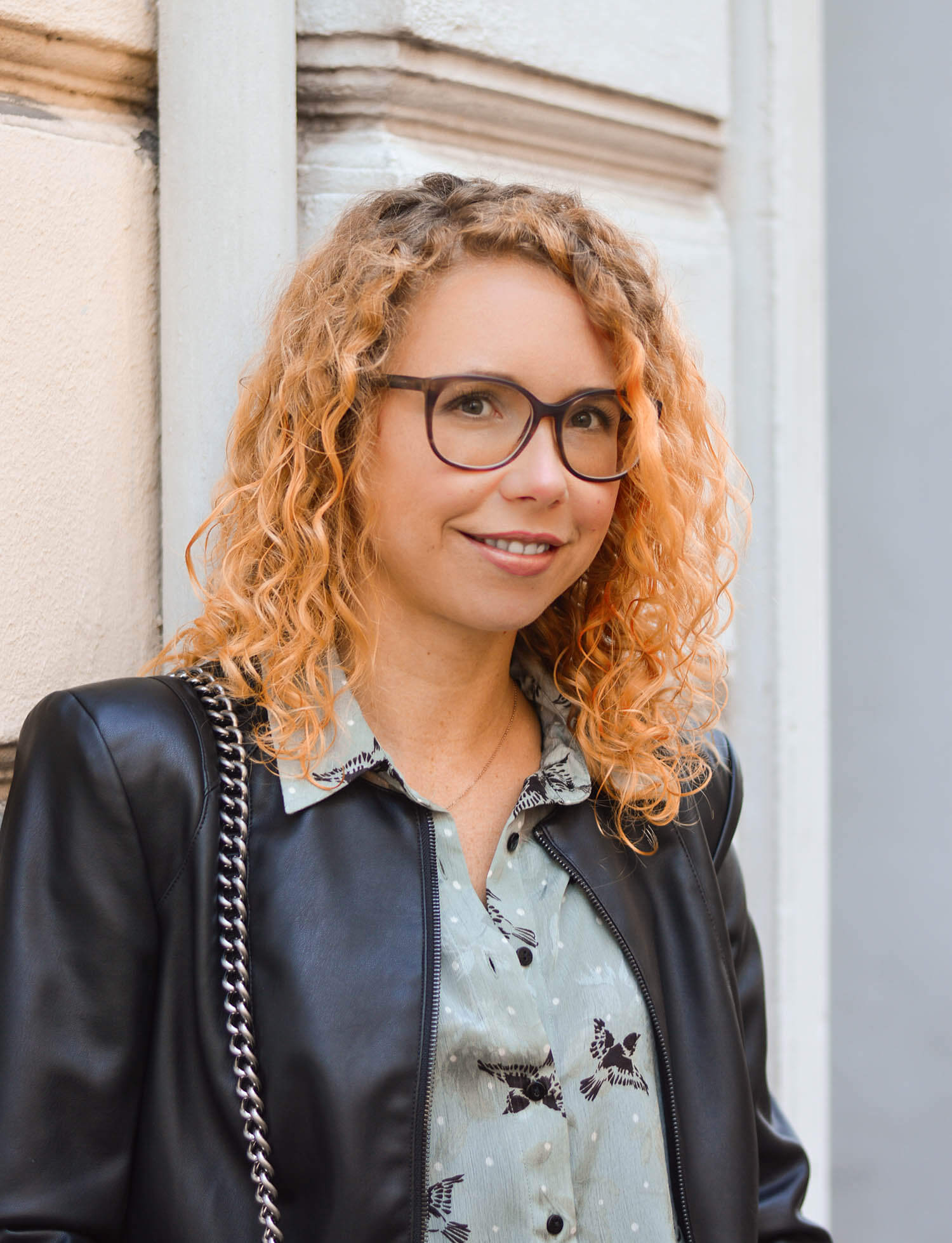 Leather-Jacket-Weather-Zara-Blouse-Rivet-Denim-Fall-Outfit-kationette-fashionblogger-germany