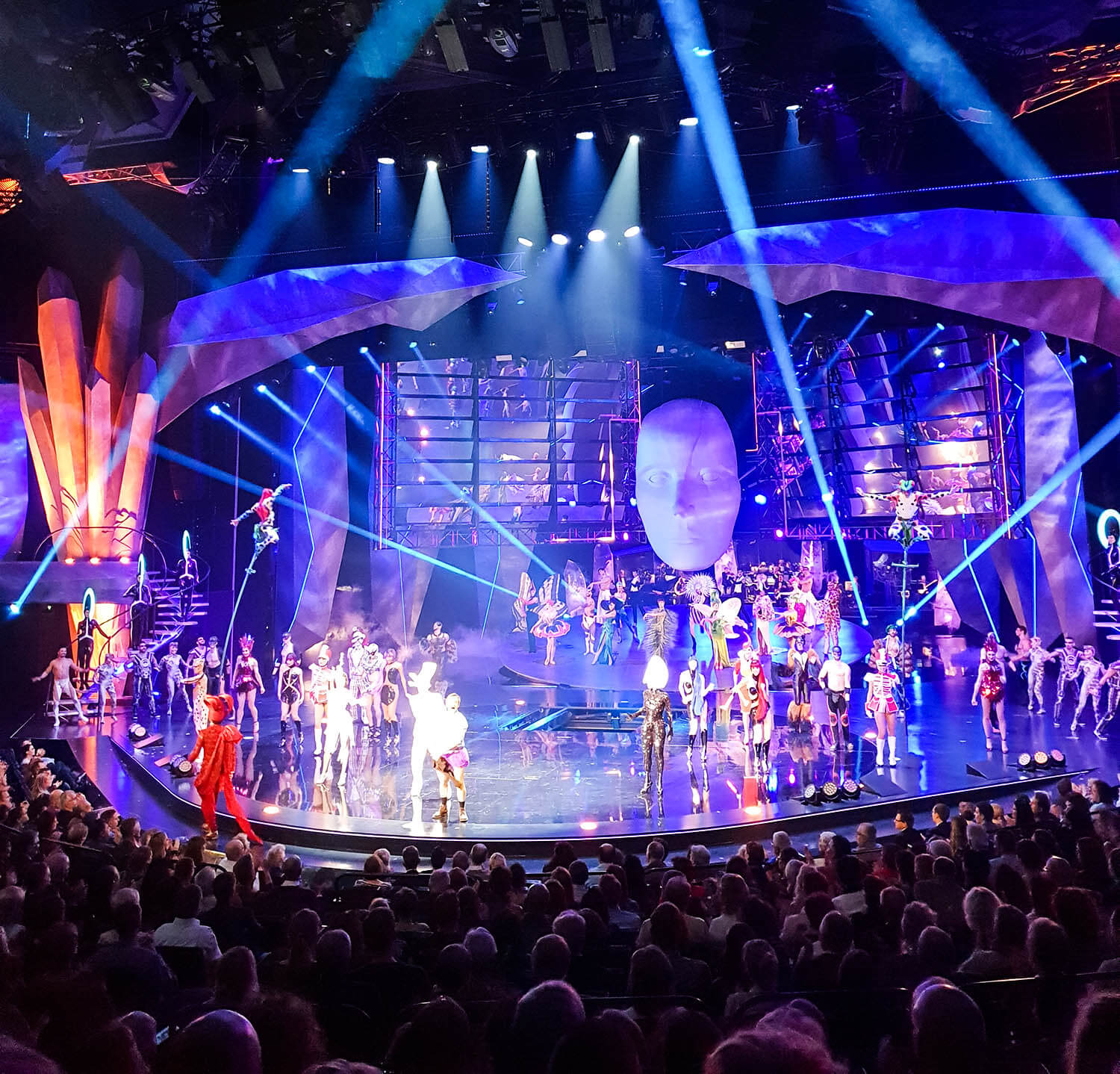 VIVID-Grand-Show-at-Friedrichstadt-Palast-Berlin-Kationette-Lifestyleblogger-Germany