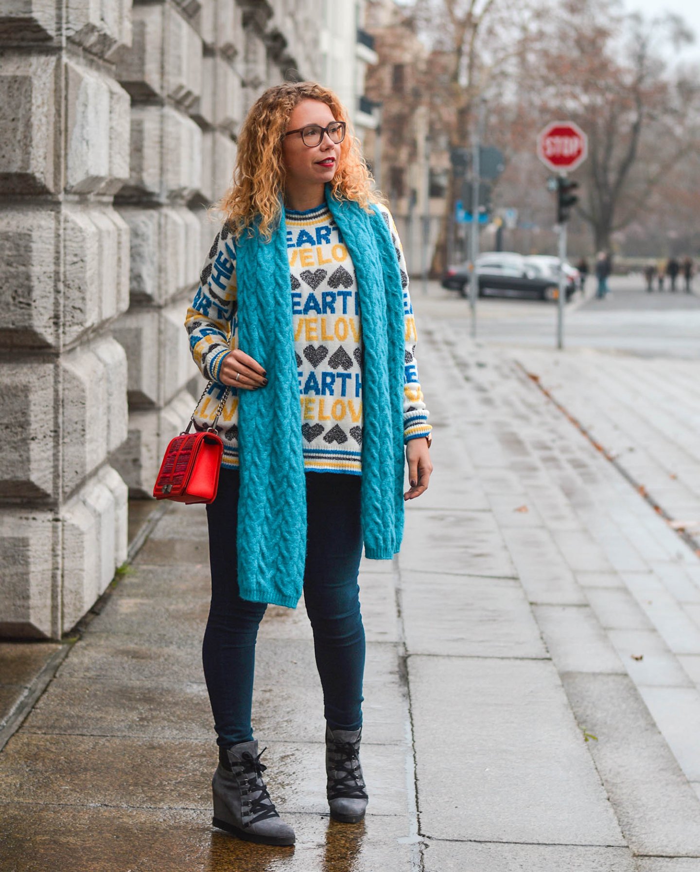 Statement-Pullover-XLSchal-Keilboots-Outfit-Kationette-Fashionblog-Germany