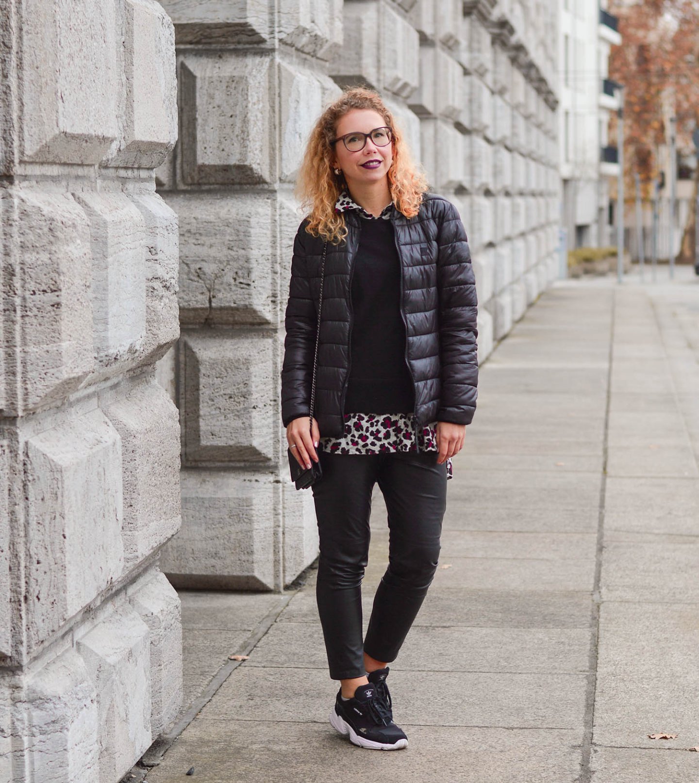 Sweater-and-Blouse-Combo-with-Quilted-Jacket-Leather-Pants-Adidas-Falcon-Kationette-Fashionblogger-Germany