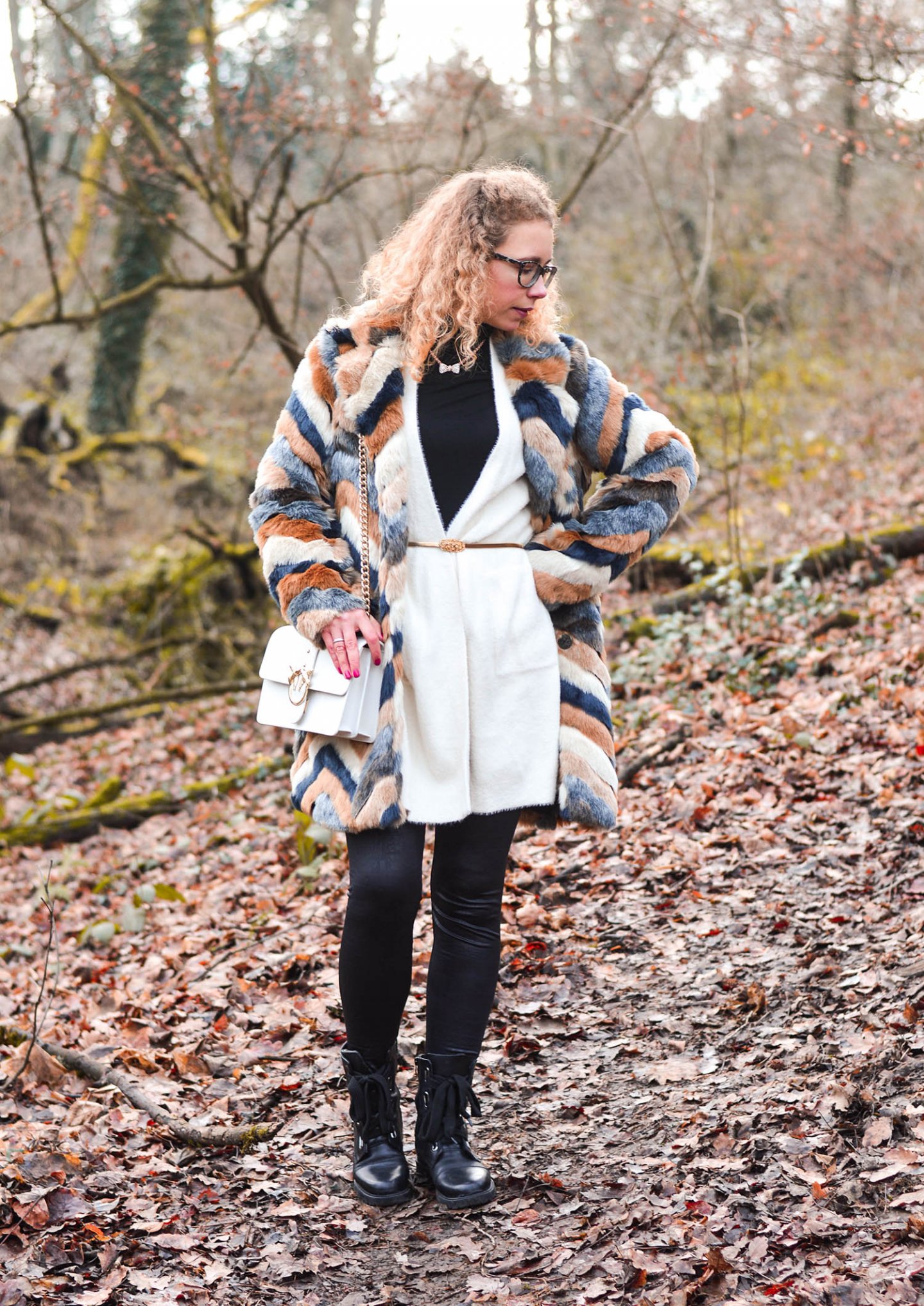 Pinko-Tasche-Kunstfellmantel-weißer-Cardigan-Kationette-Fashionblog-Germany-Outfit