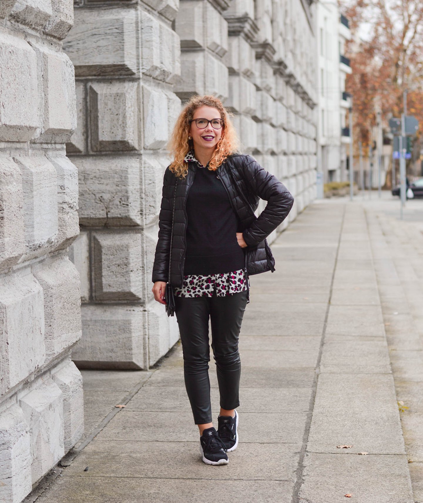 Sweater-and-Blouse-Combo-with-Quilted-Jacket-Leather-Pants-Adidas-Falcon-Kationette-Fashionblogger-Germany