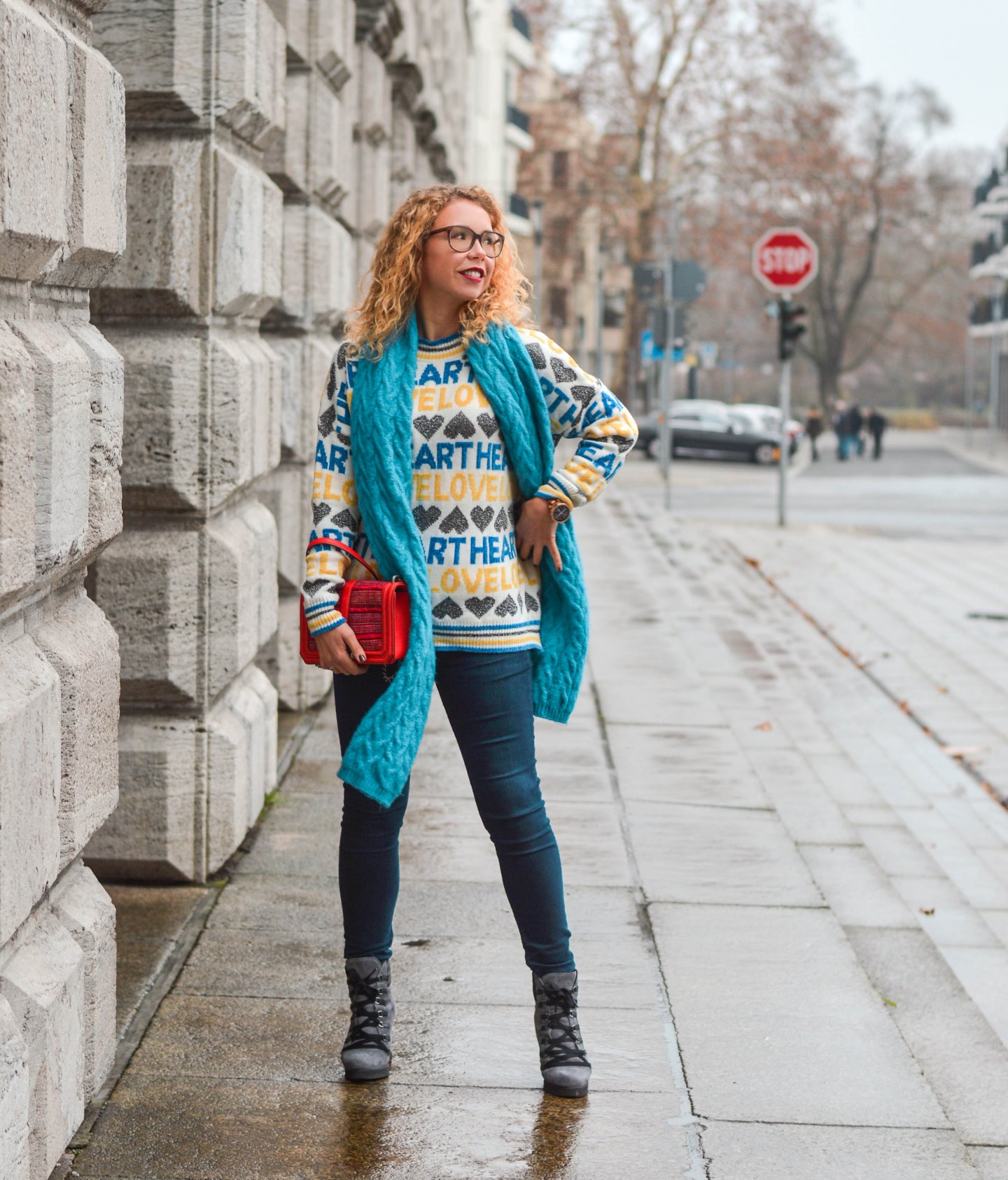 Statement-Pullover-XLSchal-Keilboots-Outfit-Kationette-Fashionblog-Germany