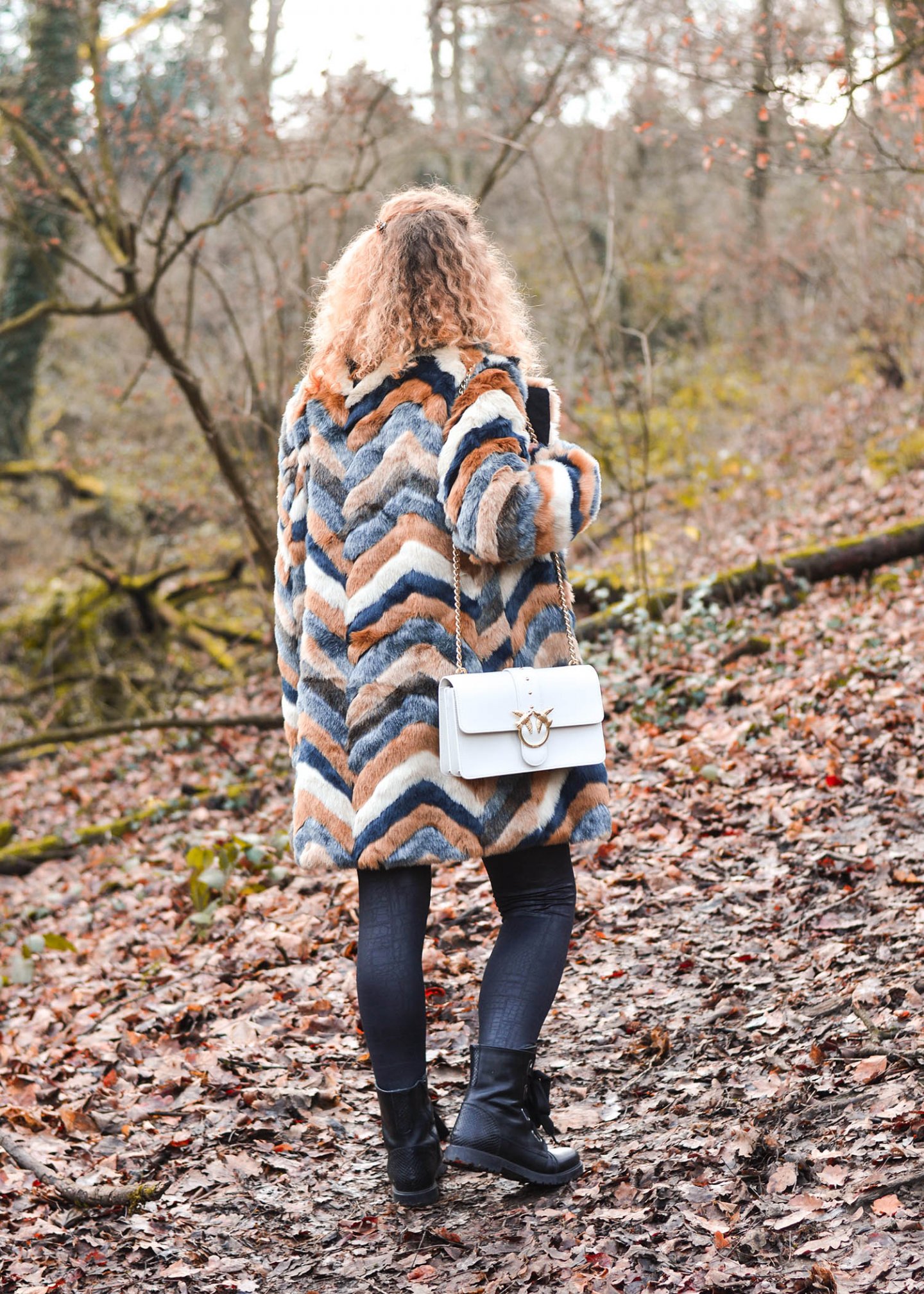 Pinko-Tasche-Kunstfellmantel-weißer-Cardigan-Kationette-Fashionblog-Germany-Outfit