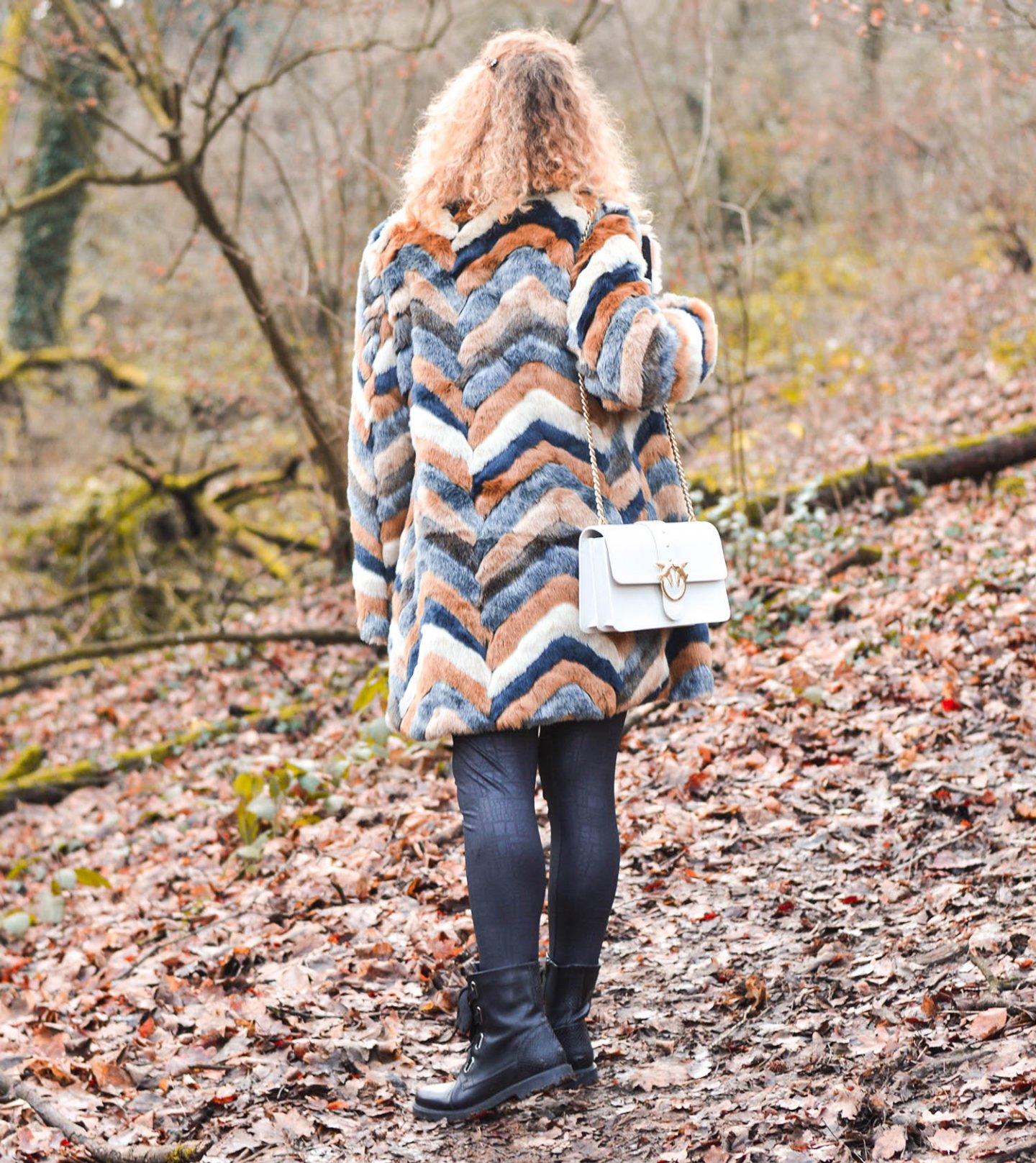 Pinko-Tasche-Kunstfellmantel-weißer-Cardigan-Kationette-Fashionblog-Germany-Outfit