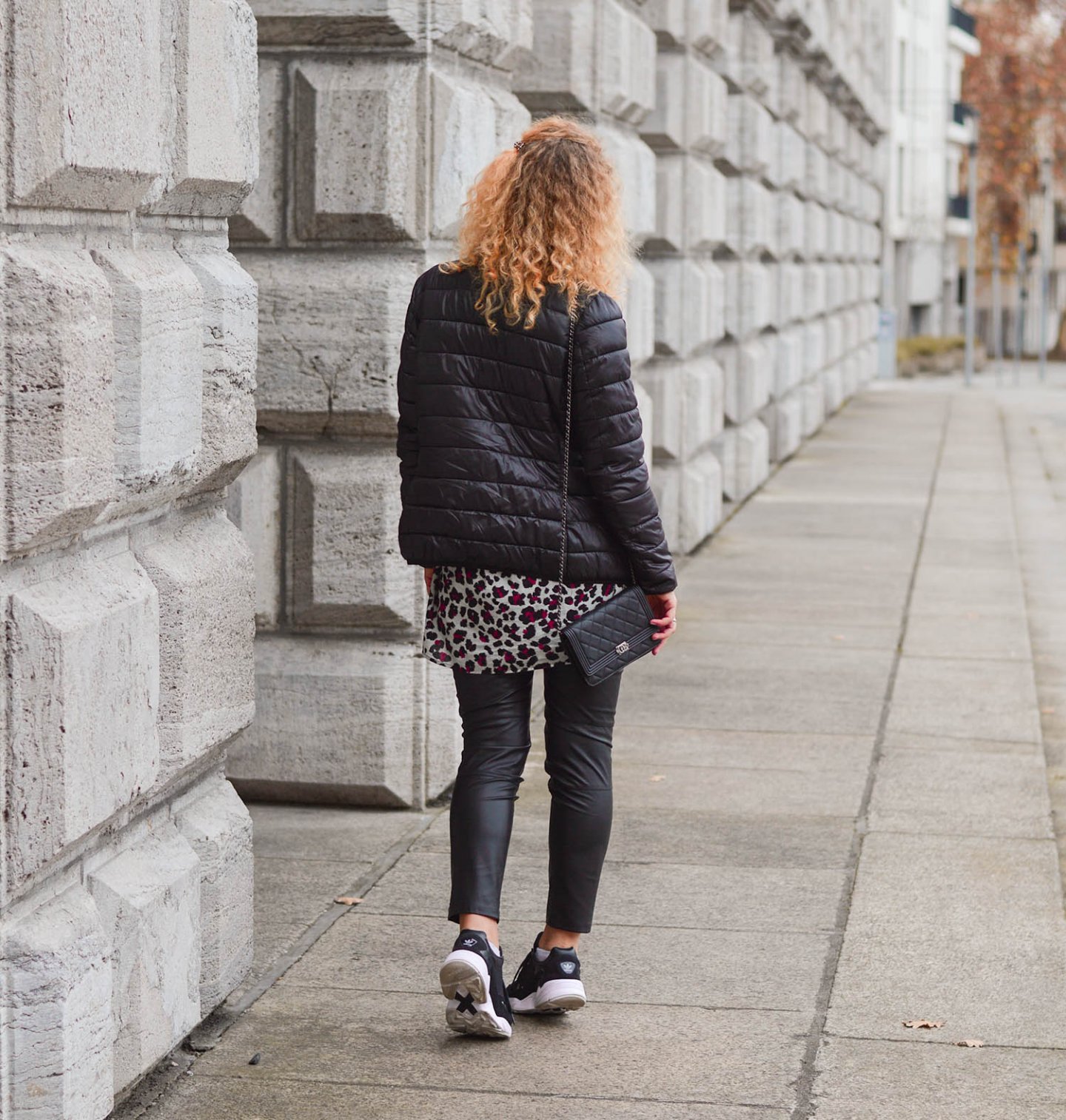 Sweater-and-Blouse-Combo-with-Quilted-Jacket-Leather-Pants-Adidas-Falcon-Kationette-Fashionblogger-Germany