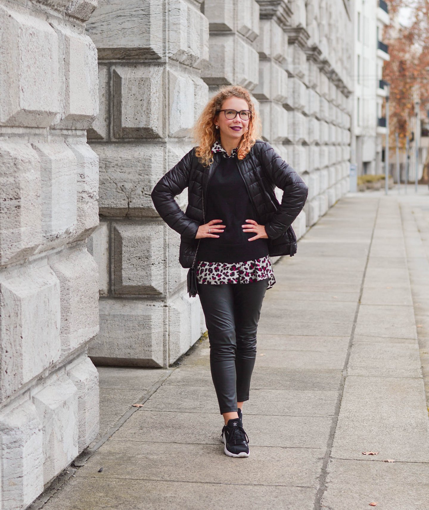 Sweater-and-Blouse-Combo-with-Quilted-Jacket-Leather-Pants-Adidas-Falcon-Kationette-Fashionblogger-Germany