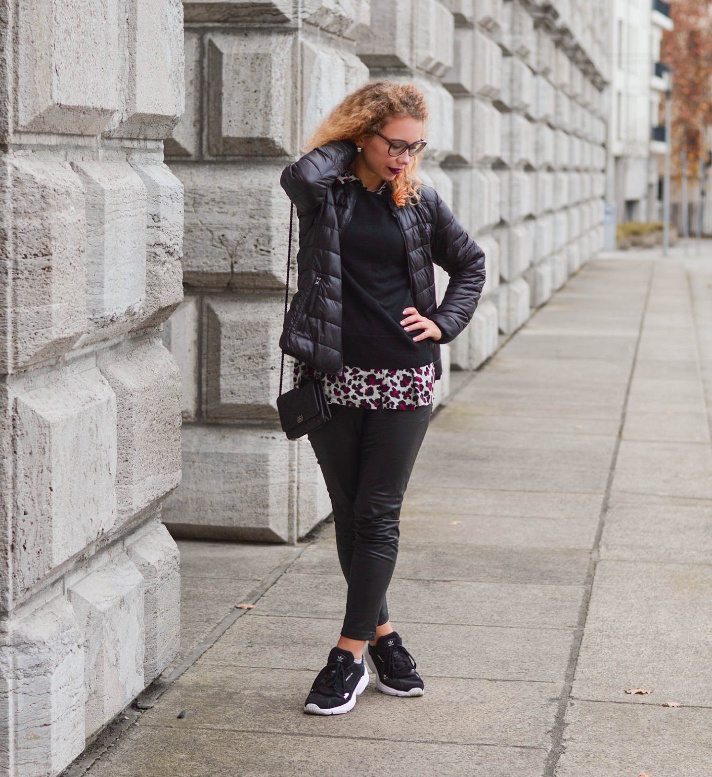 Sweater-and-Blouse-Combo-with-Quilted-Jacket-Leather-Pants-Adidas-Falcon-Kationette-Fashionblogger-Germany