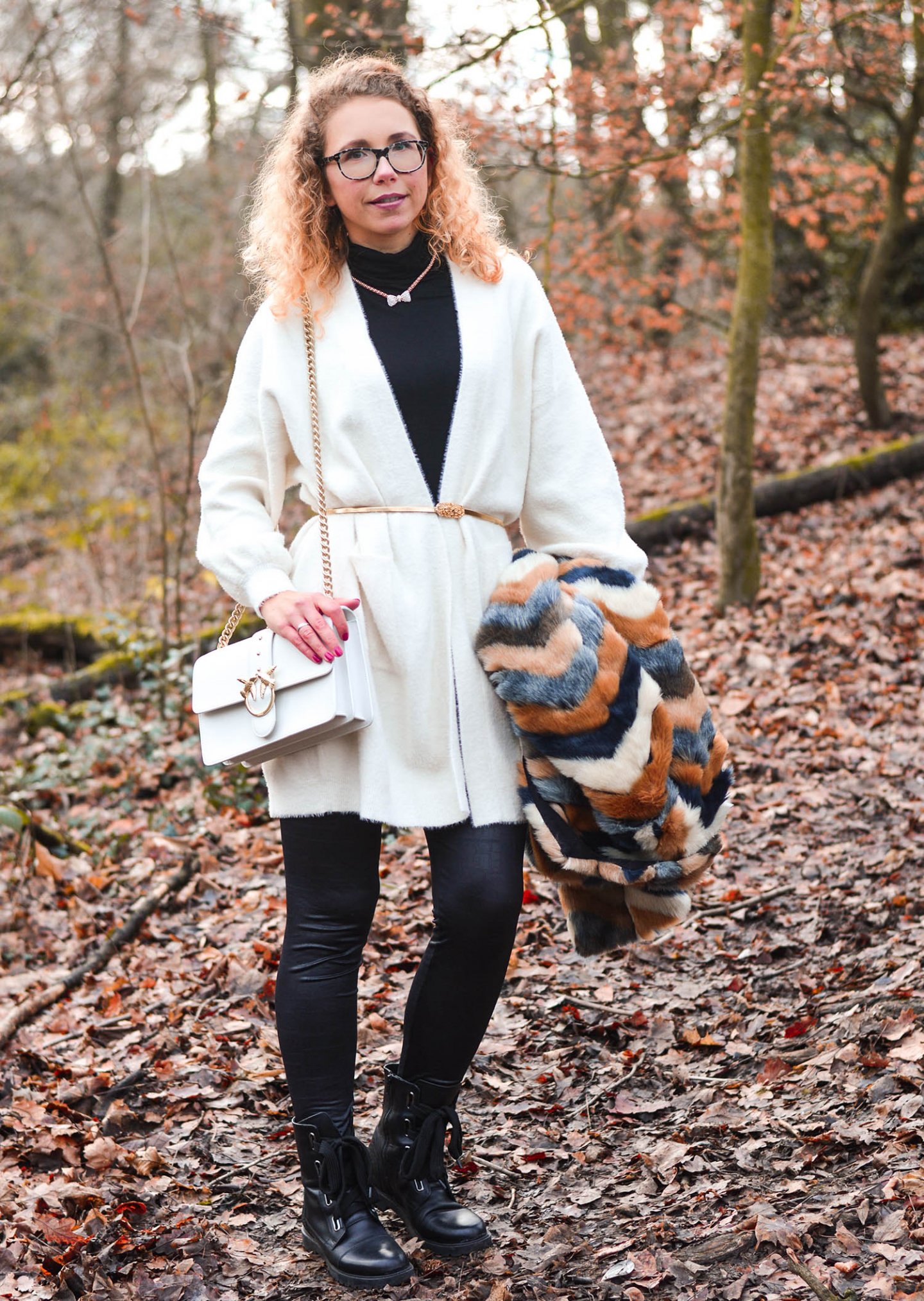 Pinko-Tasche-Kunstfellmantel-weißer-Cardigan-Kationette-Fashionblog-Germany-Outfit