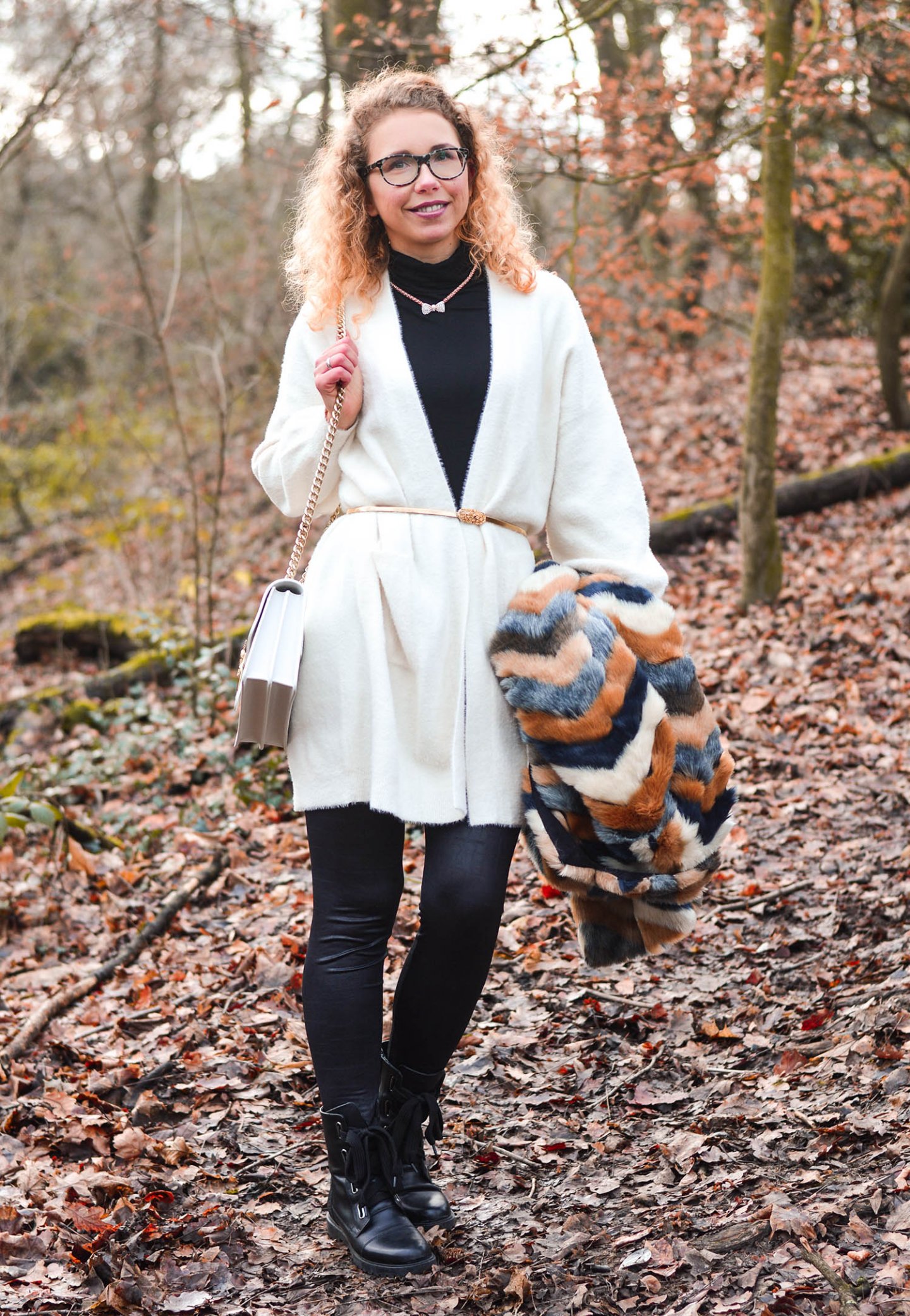 Pinko-Tasche-Kunstfellmantel-weißer-Cardigan-Kationette-Fashionblog-Germany-Outfit