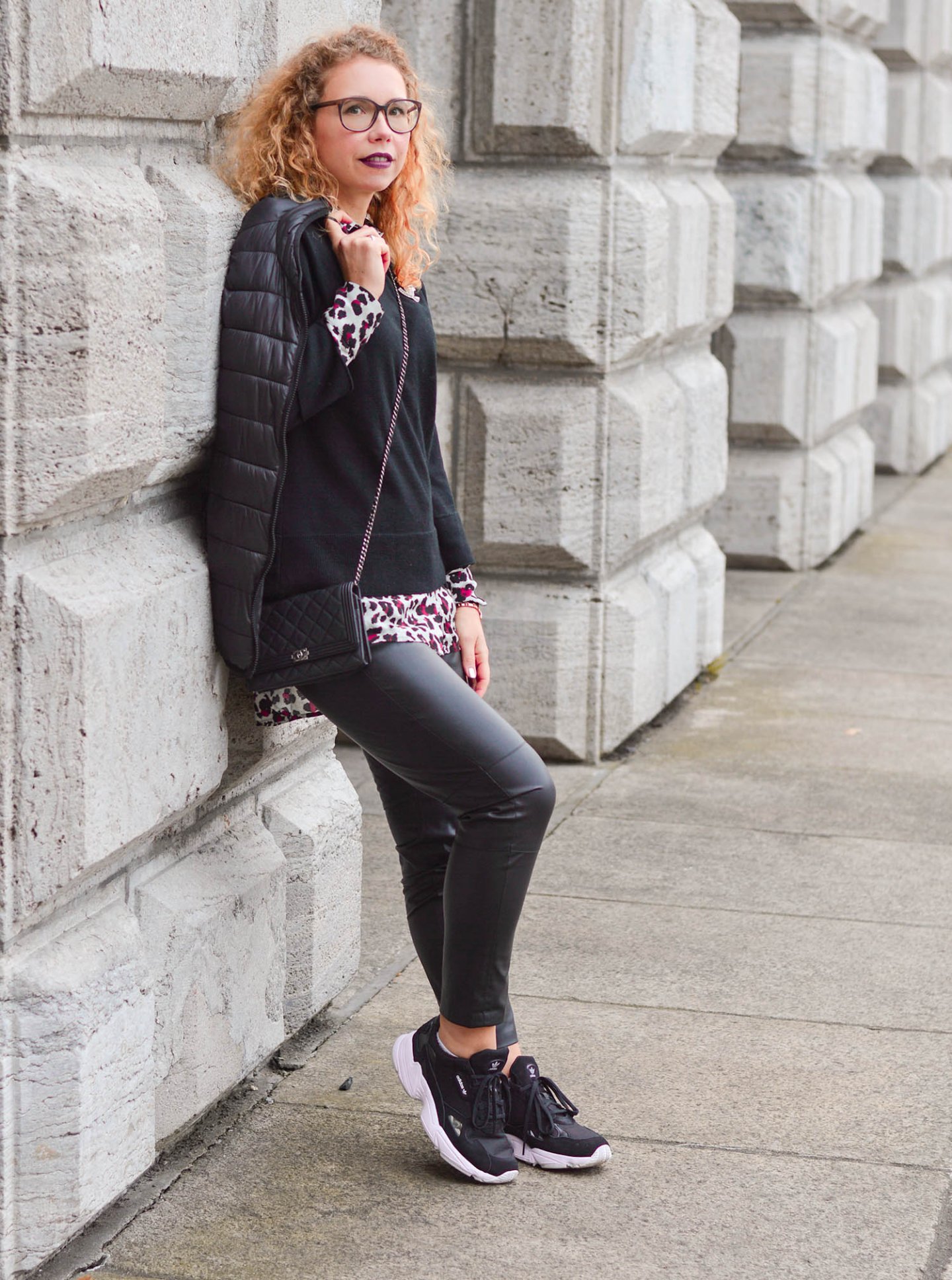 Sweater-and-Blouse-Combo-with-Quilted-Jacket-Leather-Pants-Adidas-Falcon-Kationette-Fashionblogger-Germany