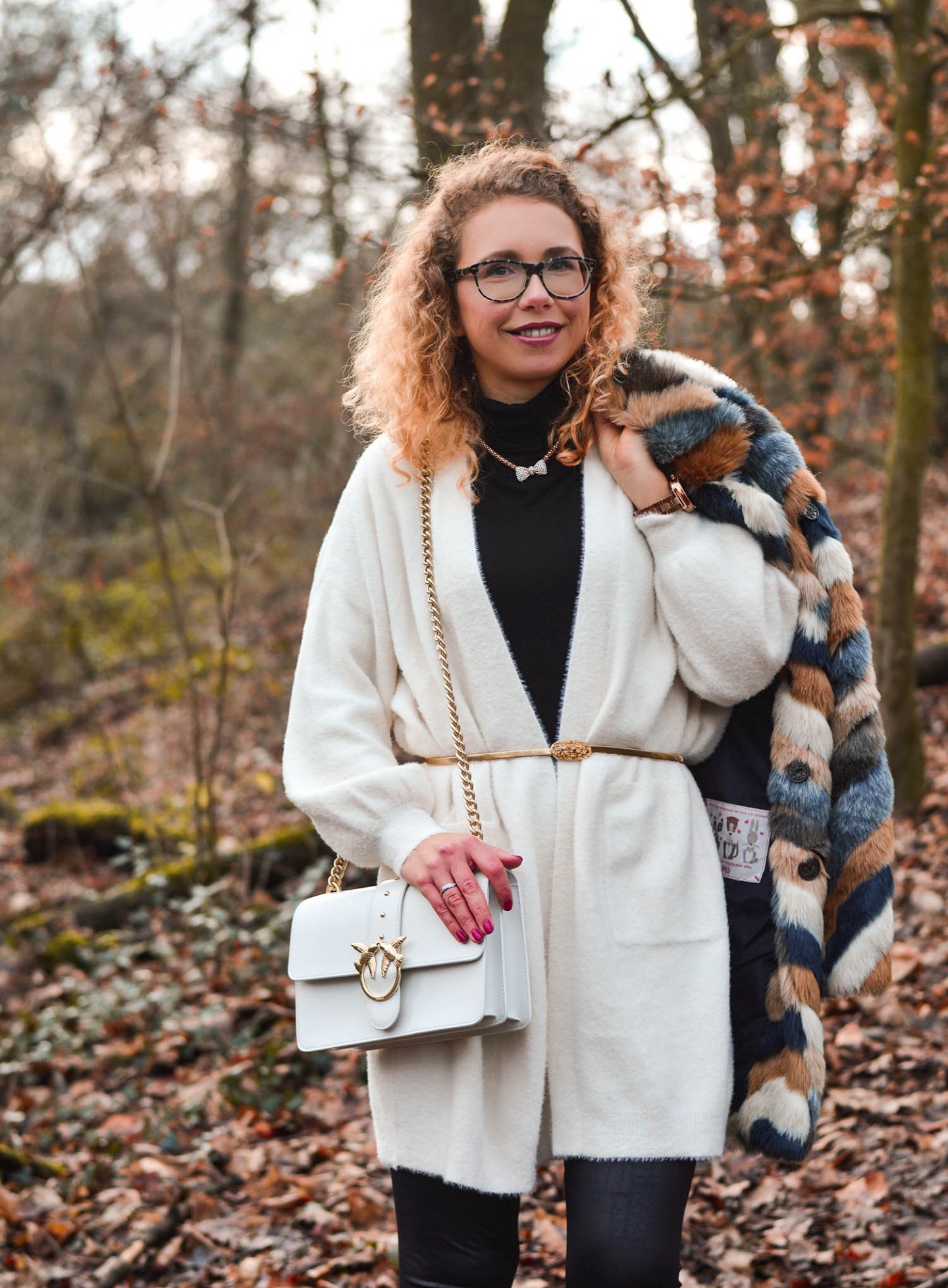 Pinko-Tasche-Kunstfellmantel-weißer-Cardigan-Kationette-Fashionblog-Germany-Outfit