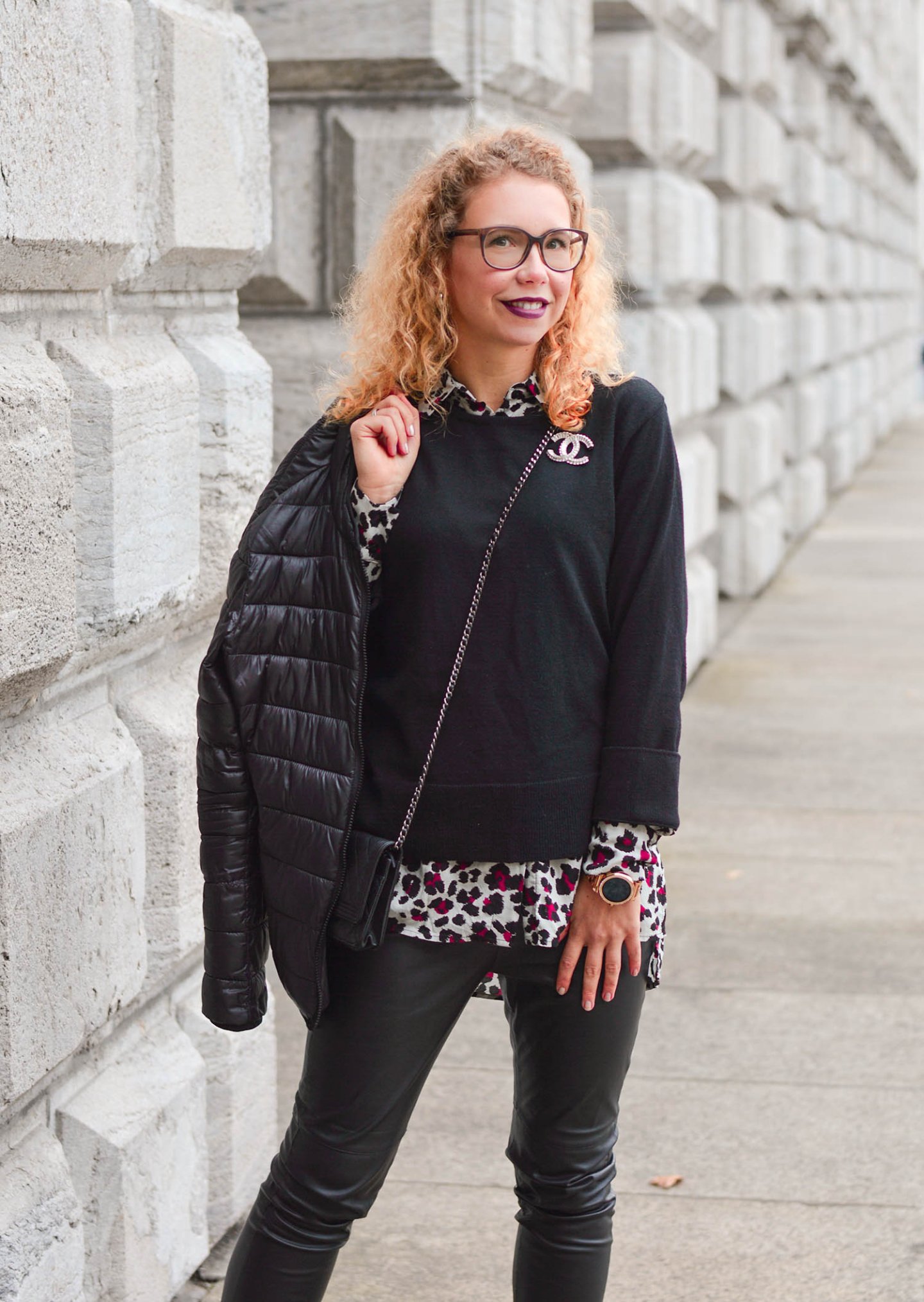 Sweater-and-Blouse-Combo-with-Quilted-Jacket-Leather-Pants-Adidas-Falcon-Kationette-Fashionblogger-Germany