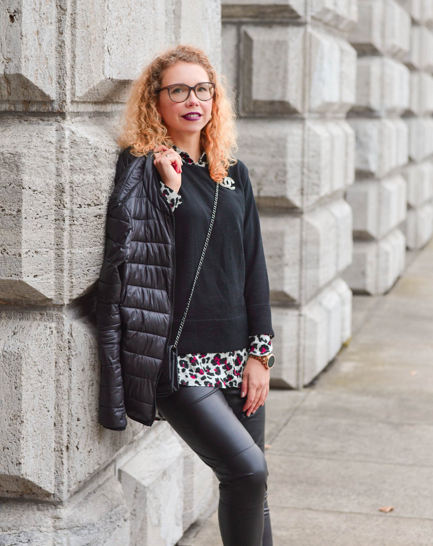 Sweater-and-Blouse-Combo-with-Quilted-Jacket-Leather-Pants-Adidas-Falcon-Kationette-Fashionblogger-Germany