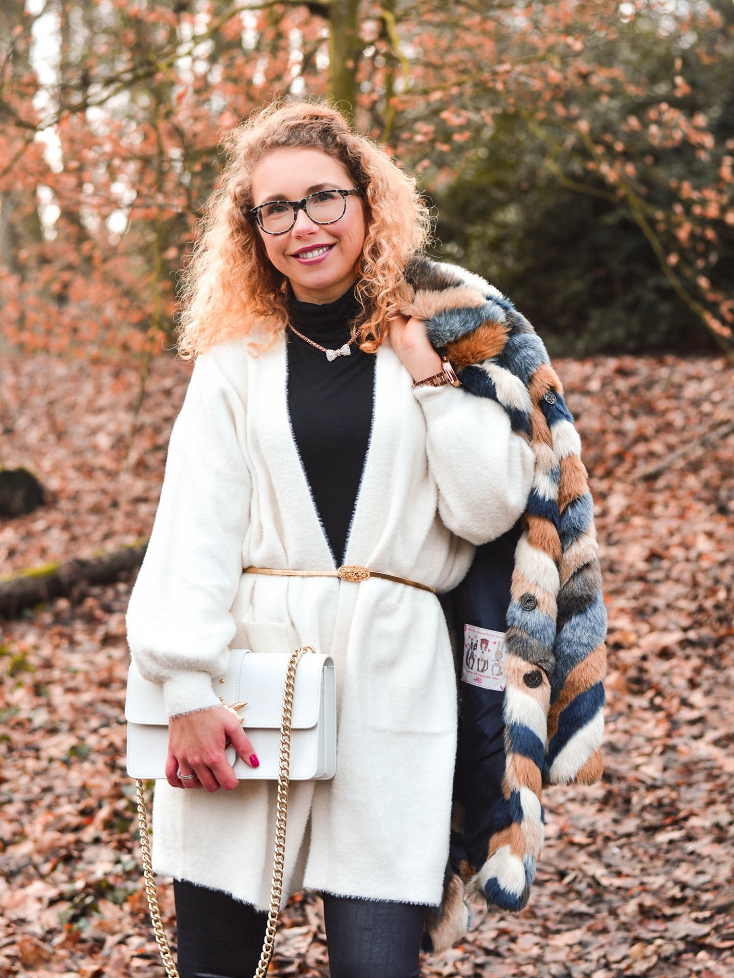 Pinko-Tasche-Kunstfellmantel-weißer-Cardigan-Kationette-Fashionblog-Germany-Outfit