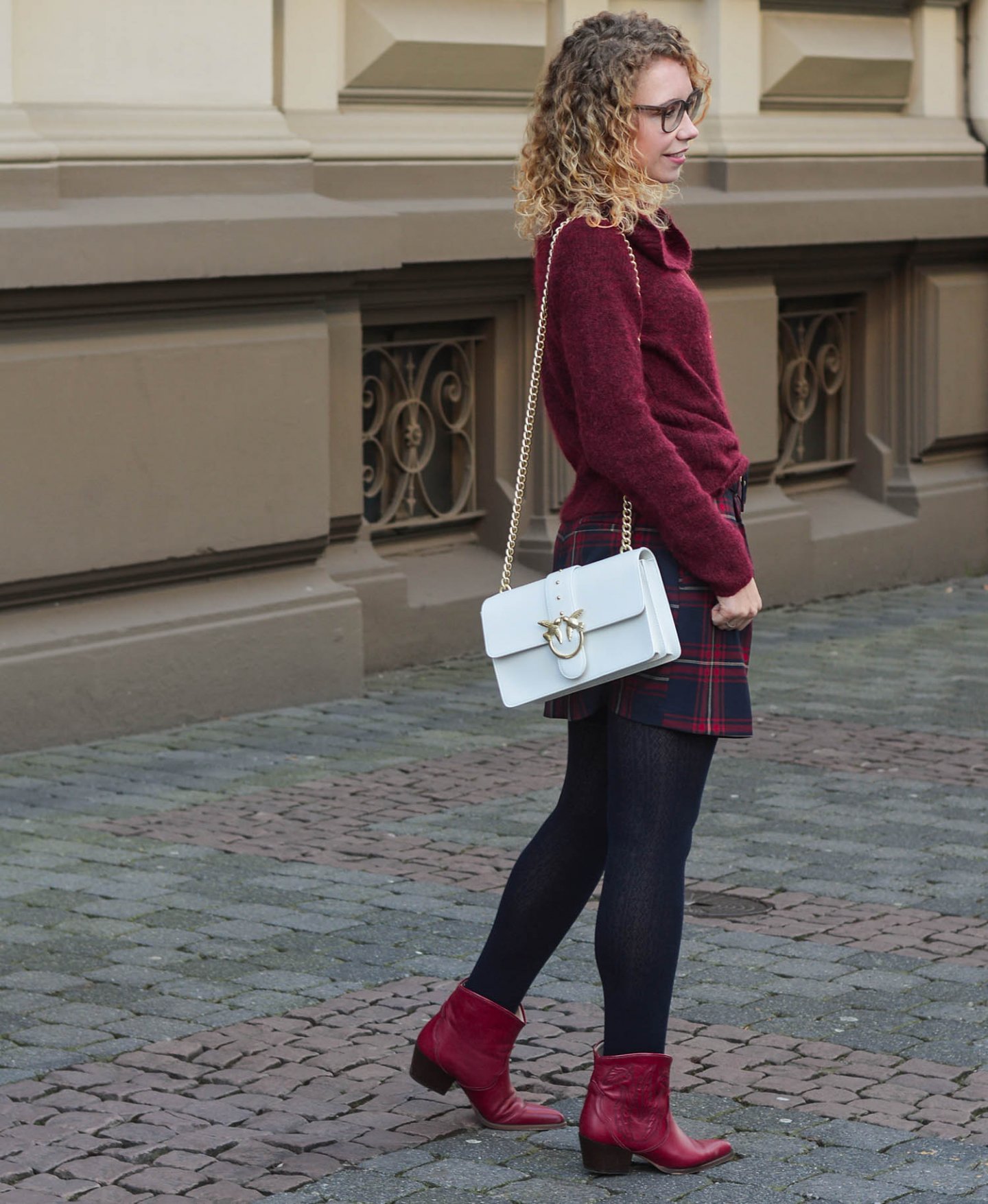 Tartan-Shorts-Cowboy-Boots-Pinko-Handtasche-Kationette-Fashionblog-Germany-Outfit