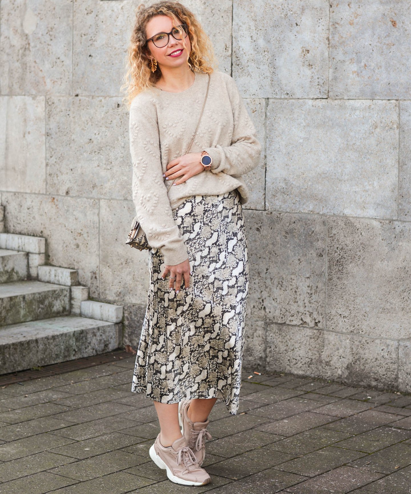 Monochromer-Look-mit-Snake-Print-Kationette-Fashionblog-Germany-Outfit