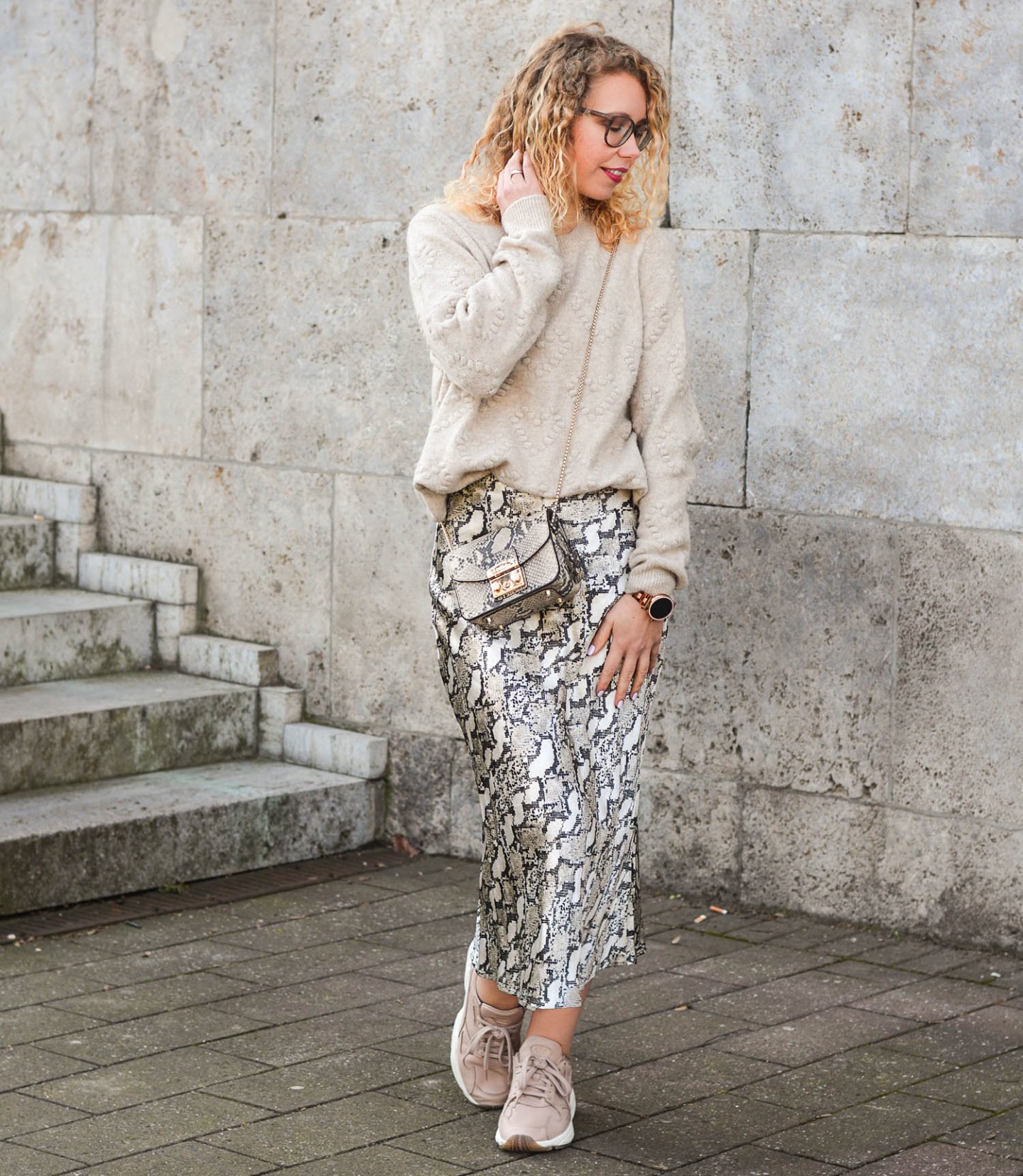 Monochromer-Look-mit-Snake-Print-Kationette-Fashionblog-Germany-Outfit