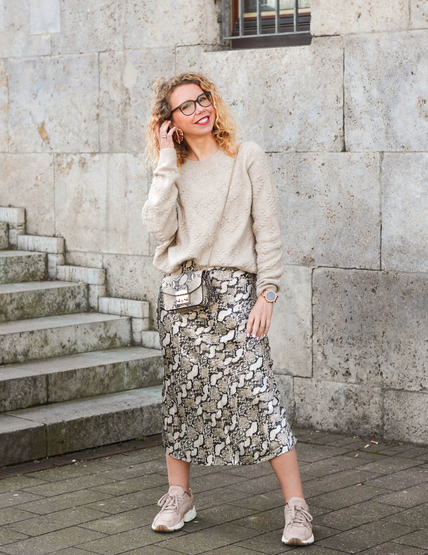 Monochromer-Look-mit-Snake-Print-Kationette-Fashionblog-Germany-Outfit