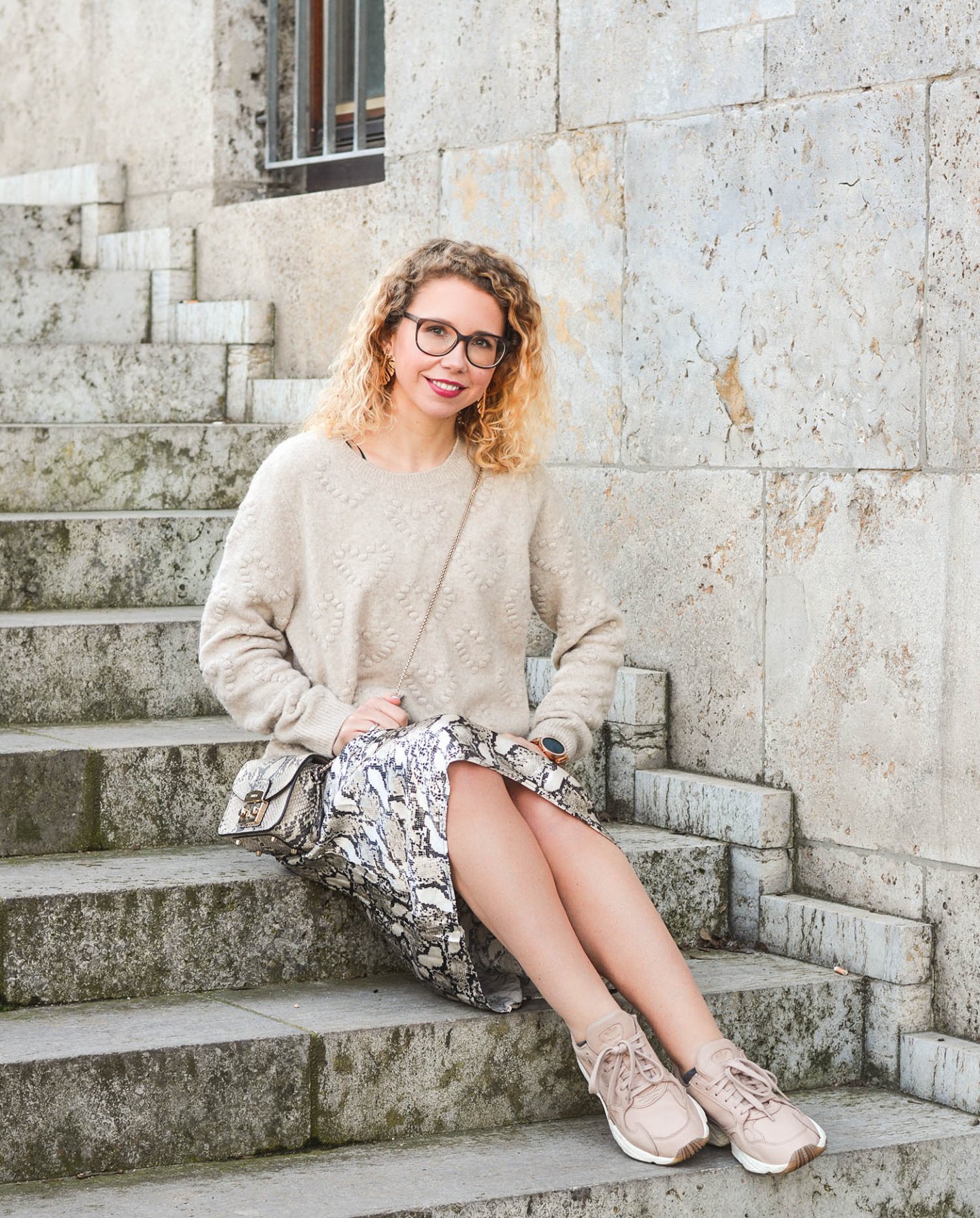 Monochromer-Look-mit-Snake-Print-Kationette-Fashionblog-Germany-Outfit