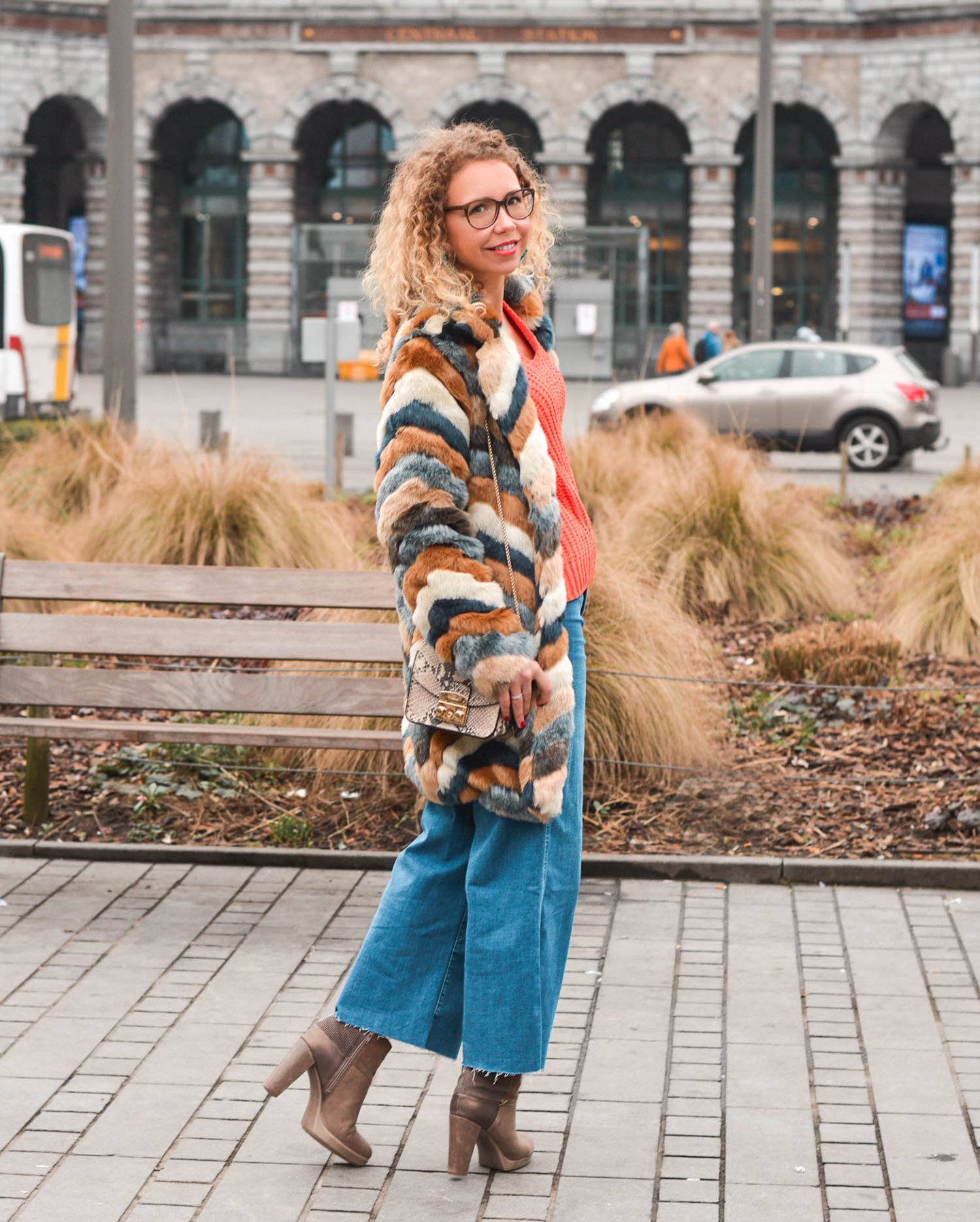 denim-culottes-kunstfellmantel-seventies-style-kationette-outfit