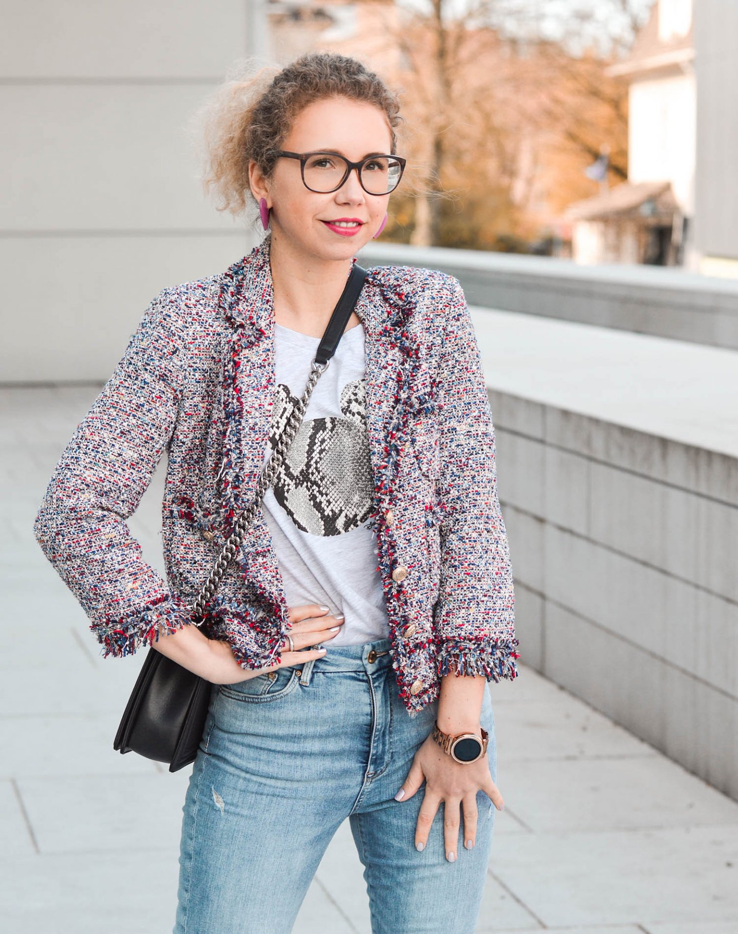 Tweedjacke von Zara mit Disney Shirt