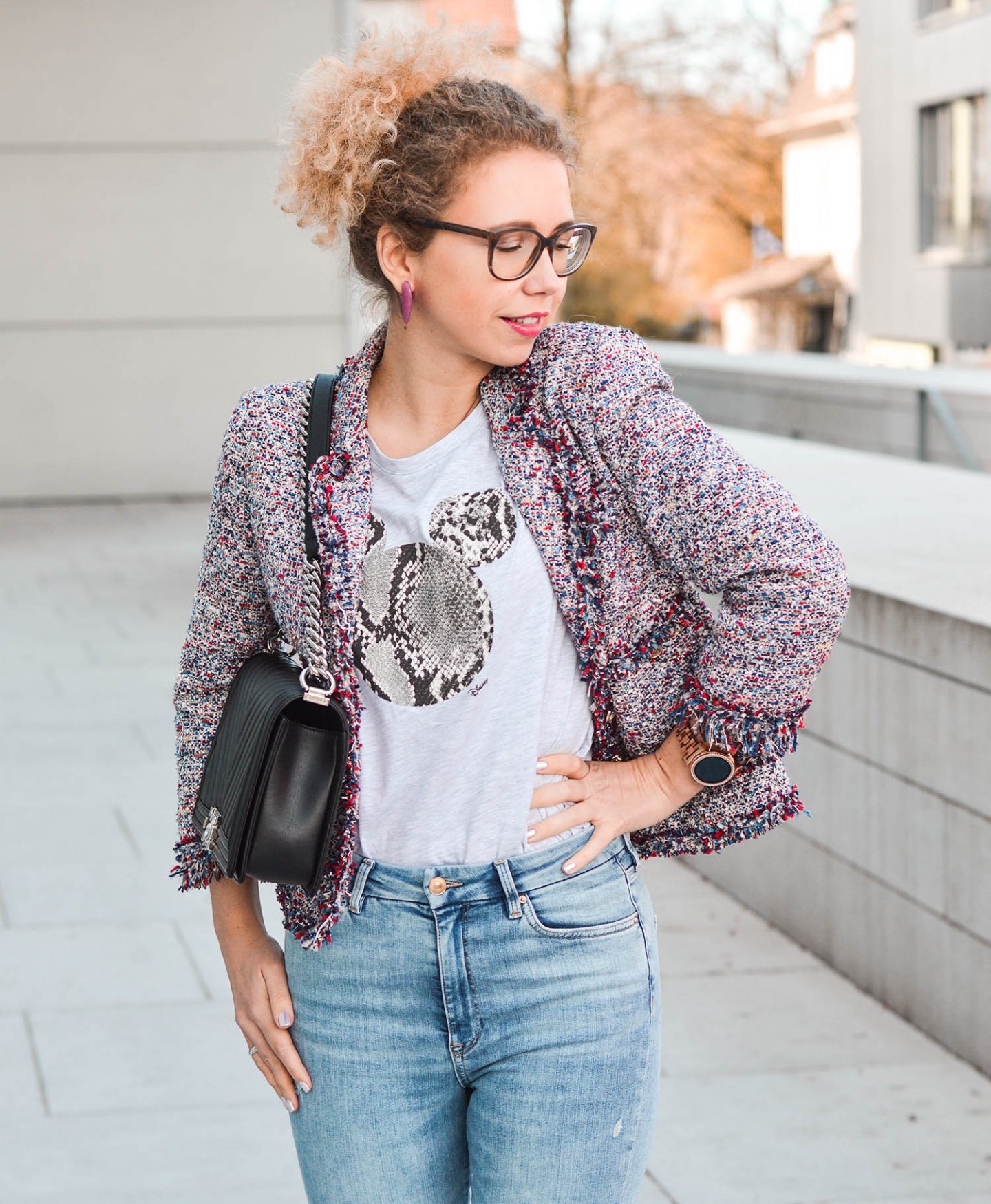 Tweed Blazer und Mickey Shirt