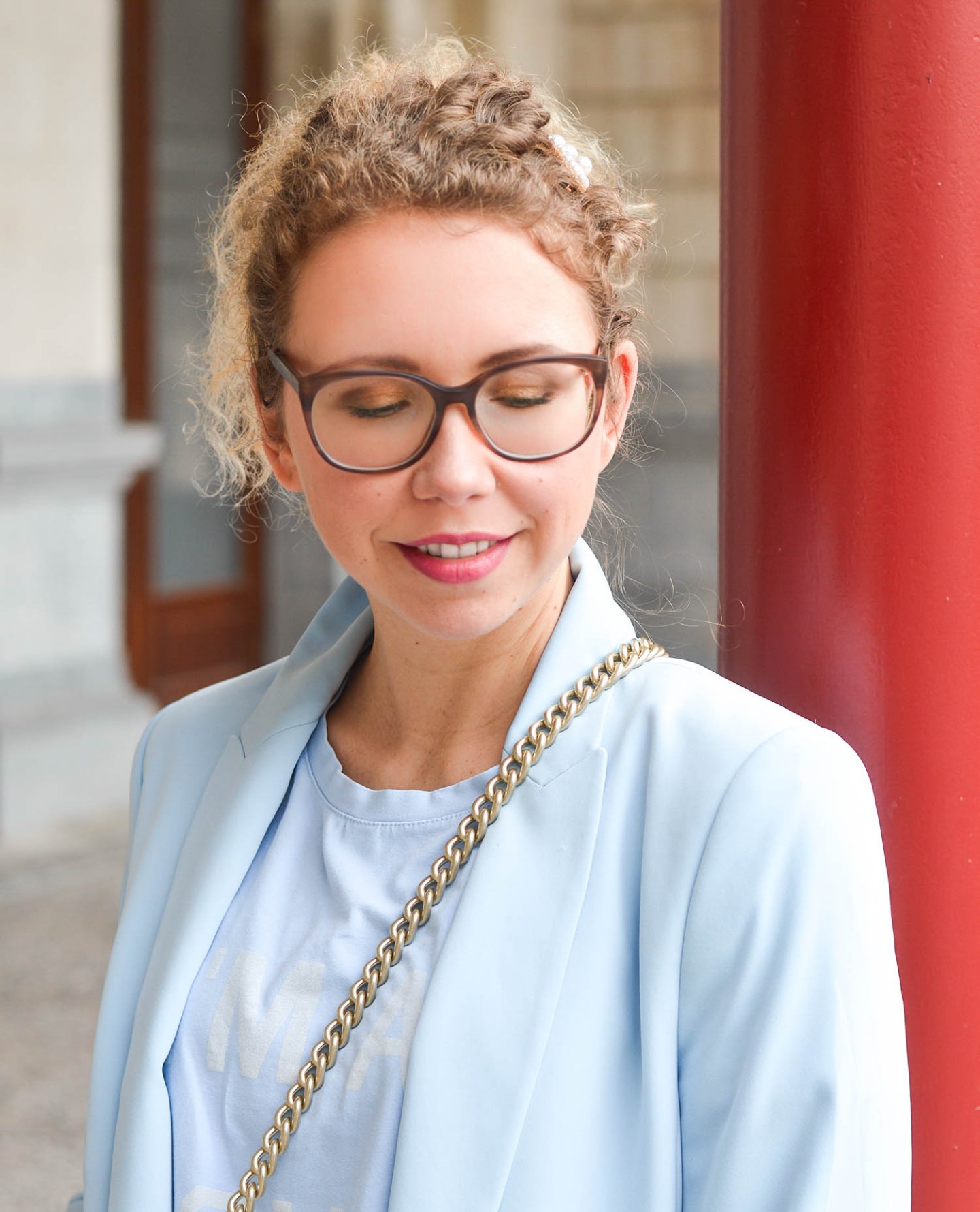 Denim-Look-Blazer-Haarspange-Chunky-Sneakers-Kationette-Fashionblog-Germany-Frühlingslook