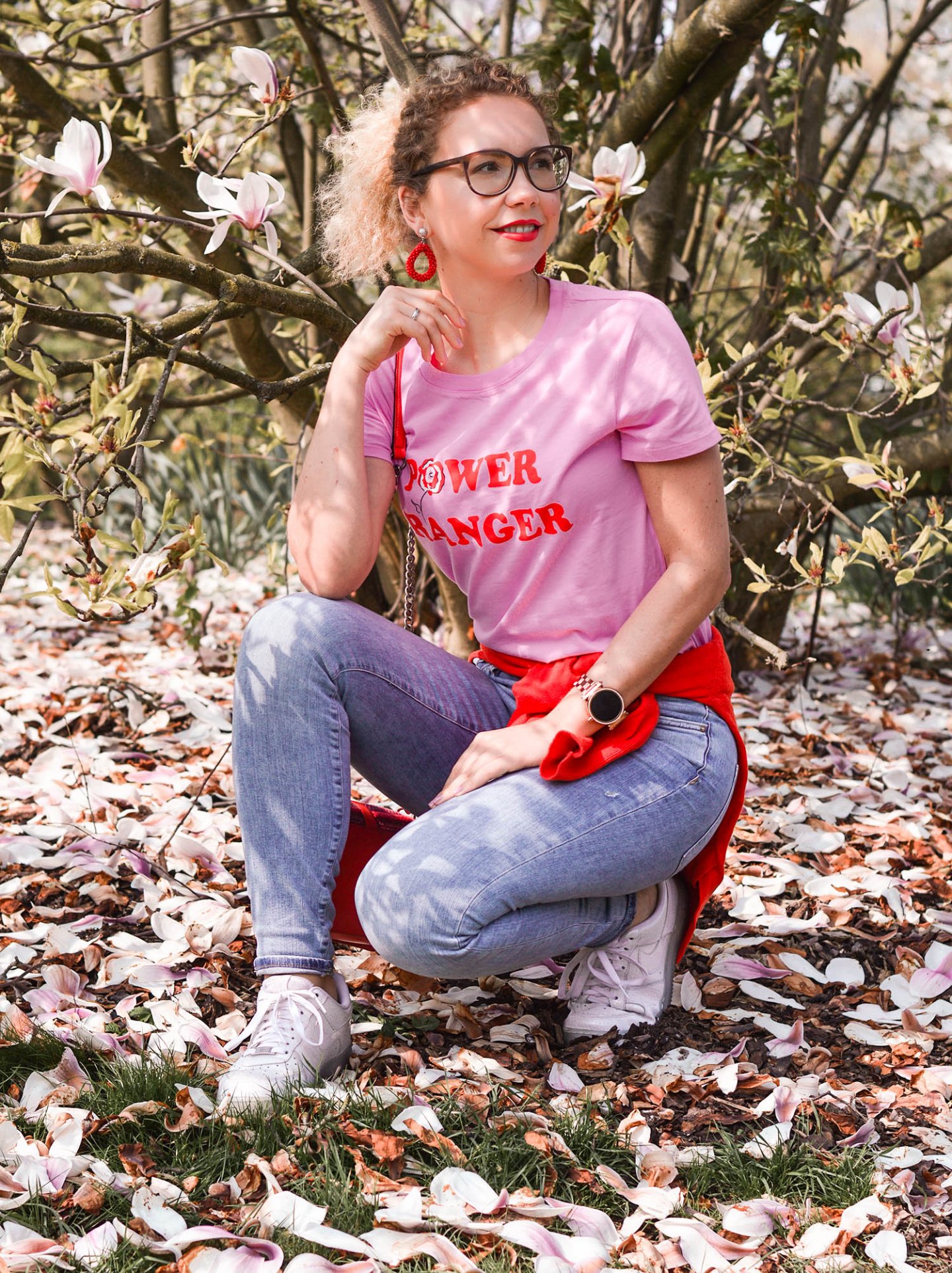 colorblocking-frühlingsoutfit-jeans-tshirt-kombi