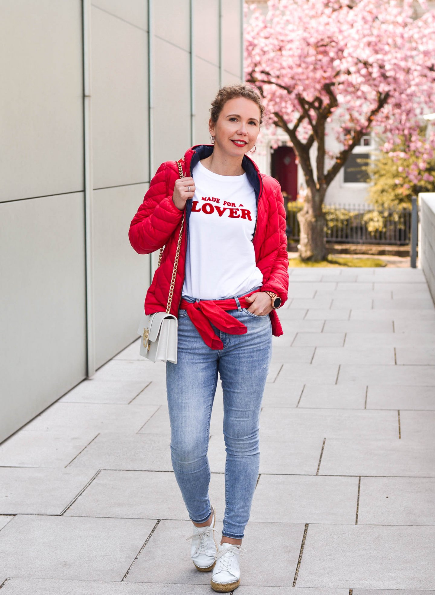 denim look mit roter Steppjacke