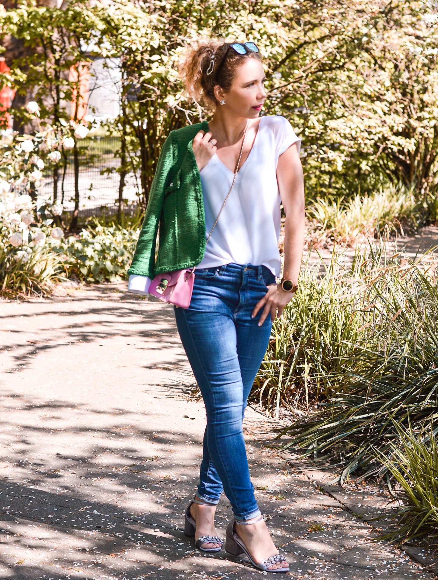 Frühlingslook mit tweed und jeans