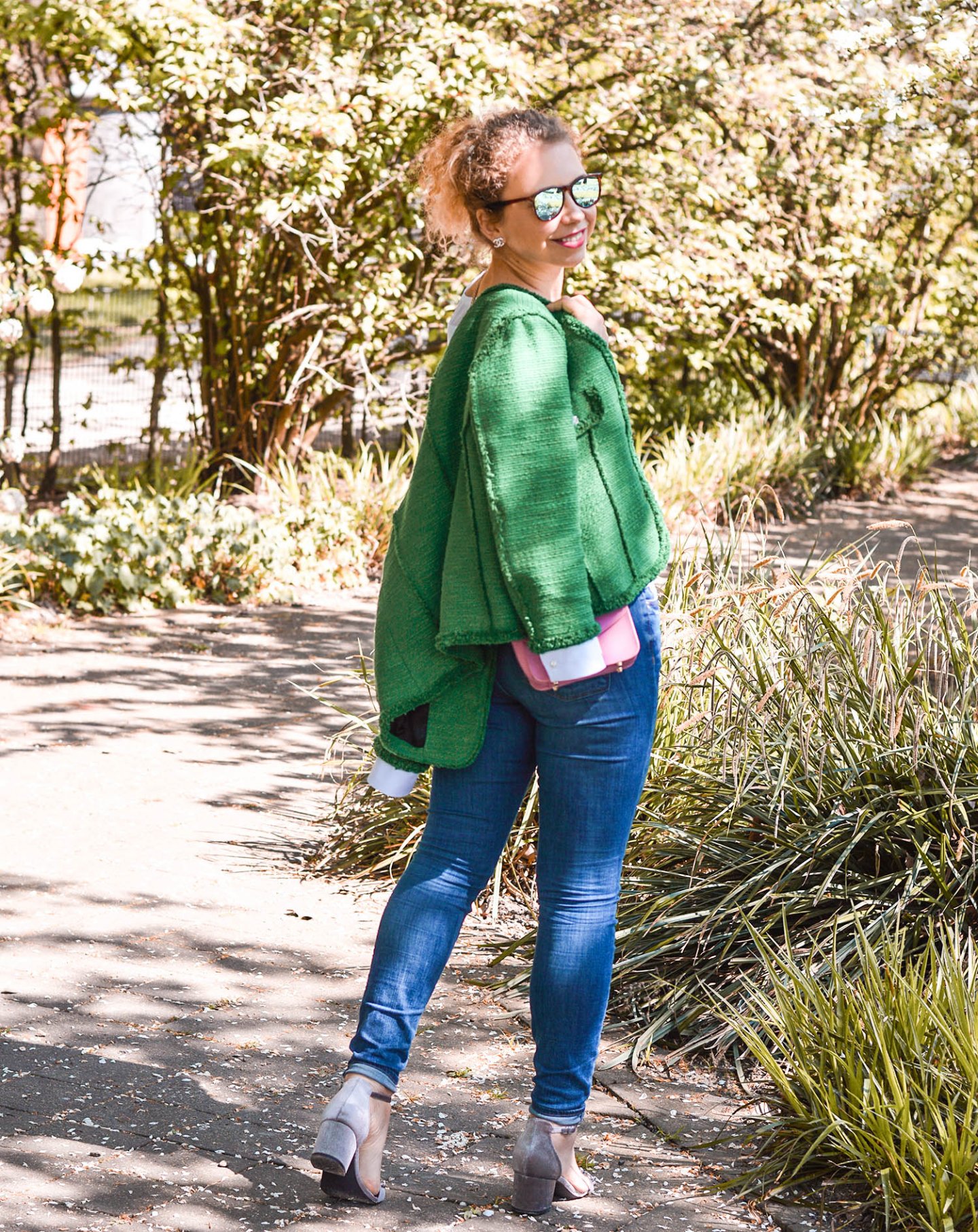 lässiger Frühlingslook mit tweed blazer