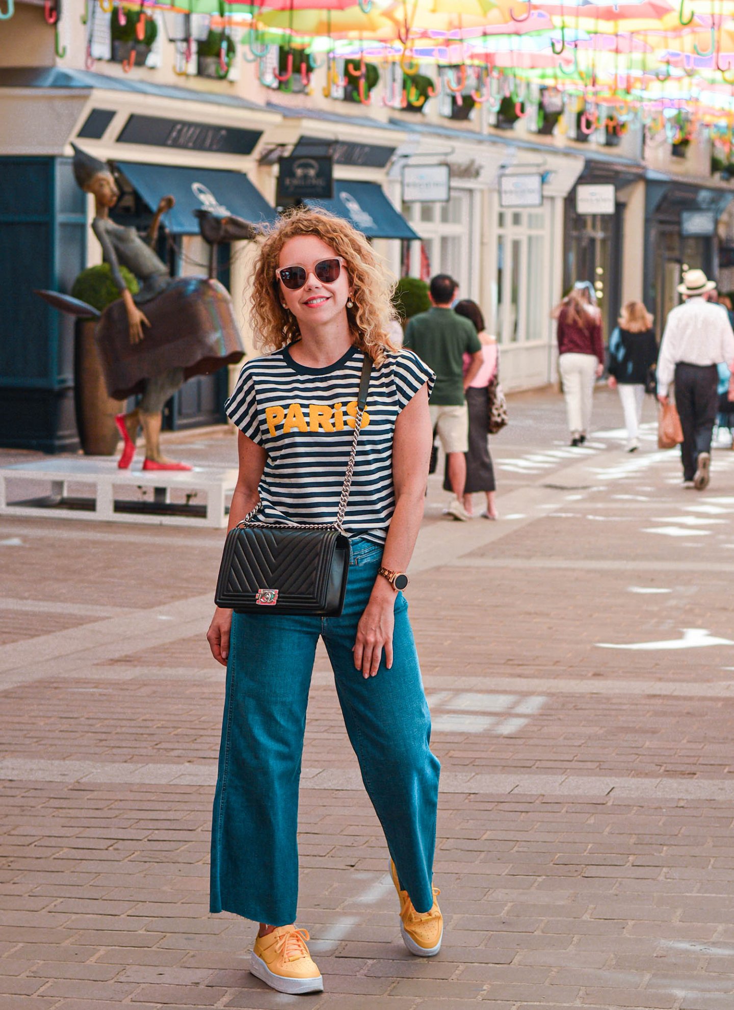 Parisian Style mit Streifenshirt und Chanel Tasche