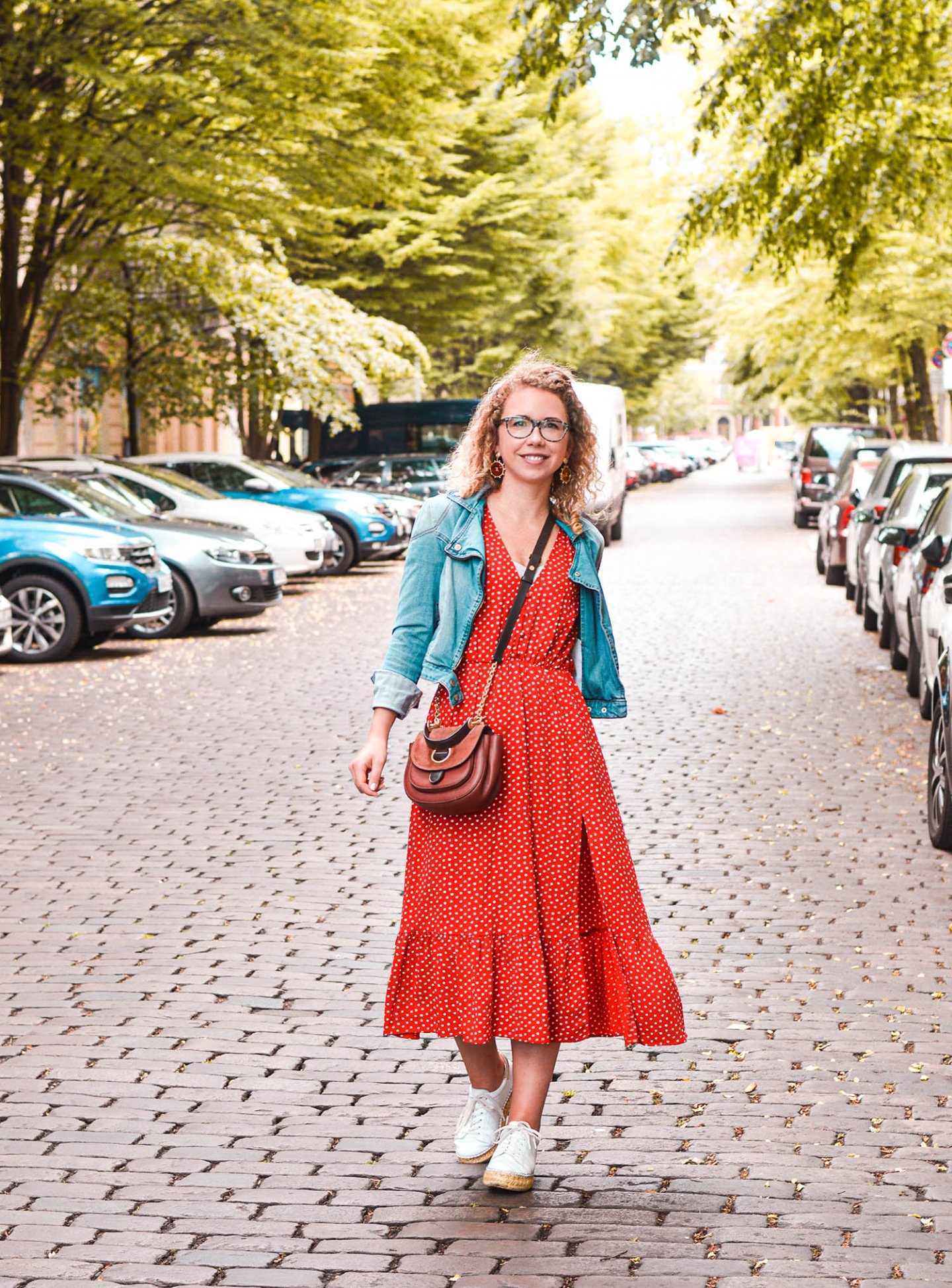 gepunktetes midikleid von zara in Berlin