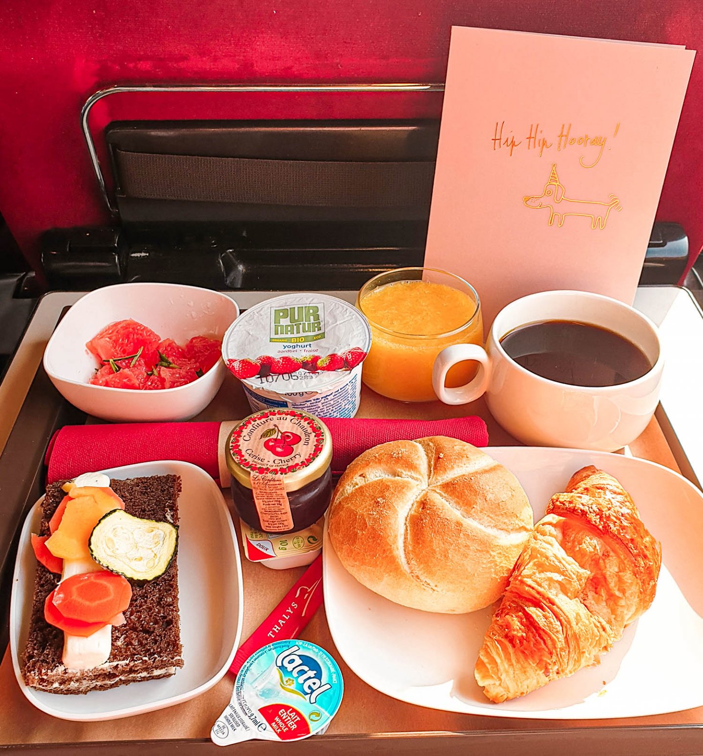 frühstück im Thalys nach Paris